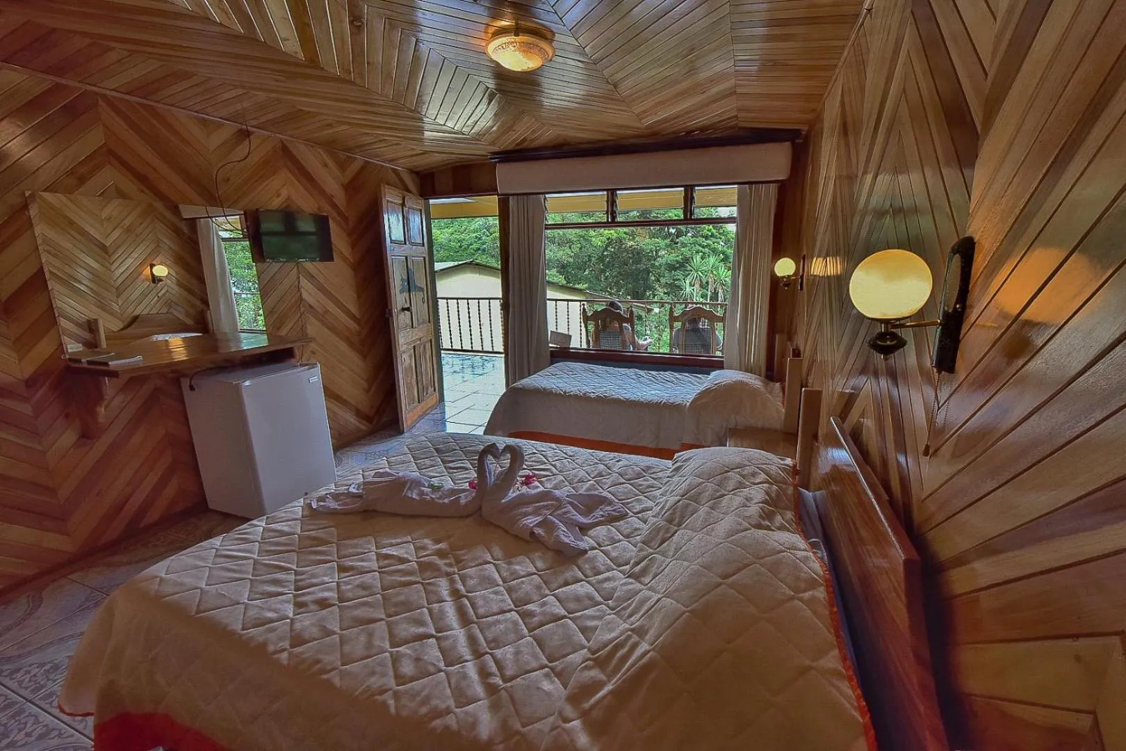 Photo of the whole room, Bed in Mar Inn Costa Rica