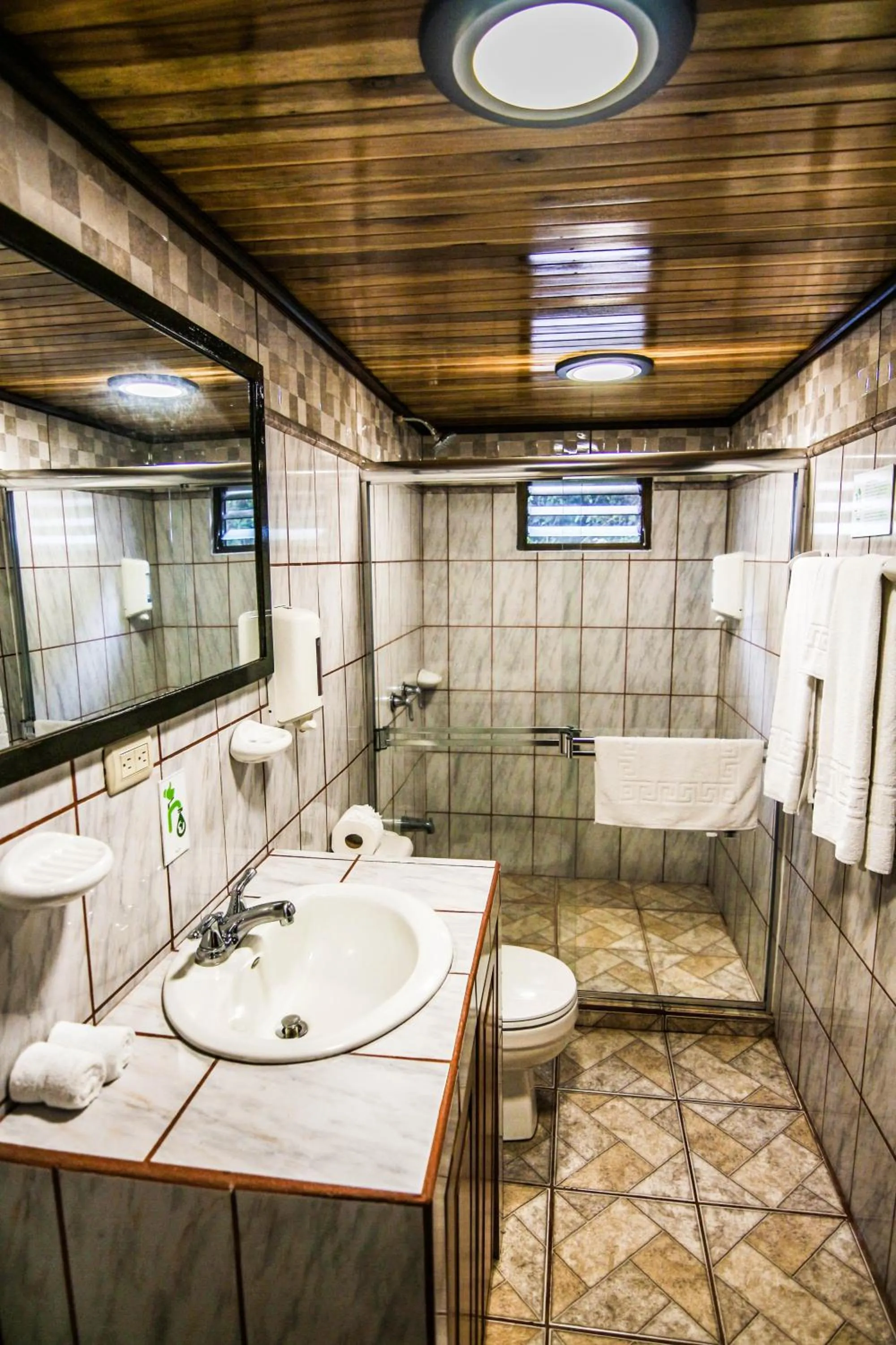 Bathroom in Mar Inn Costa Rica