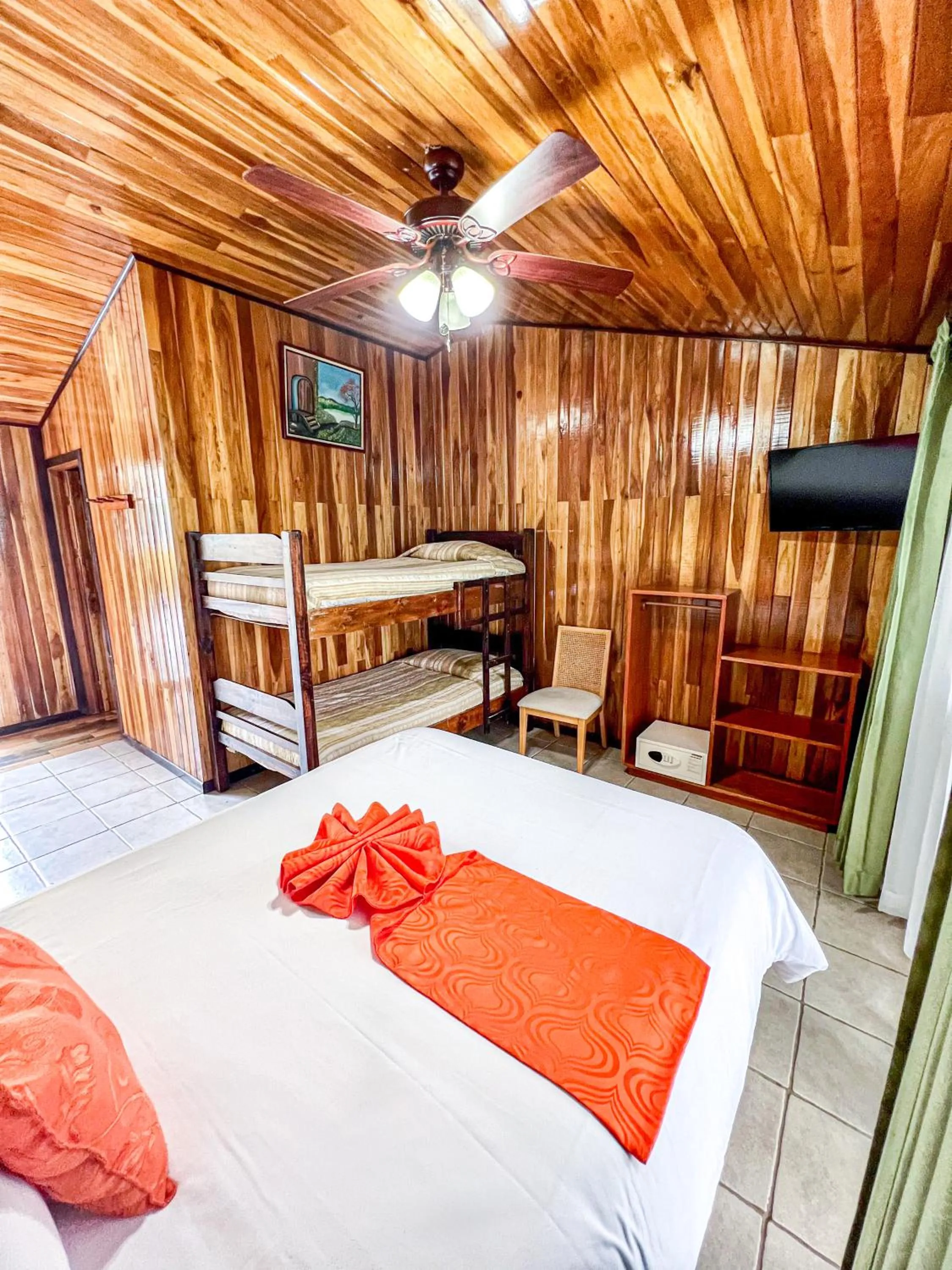 Bedroom, Bed in Mar Inn Costa Rica