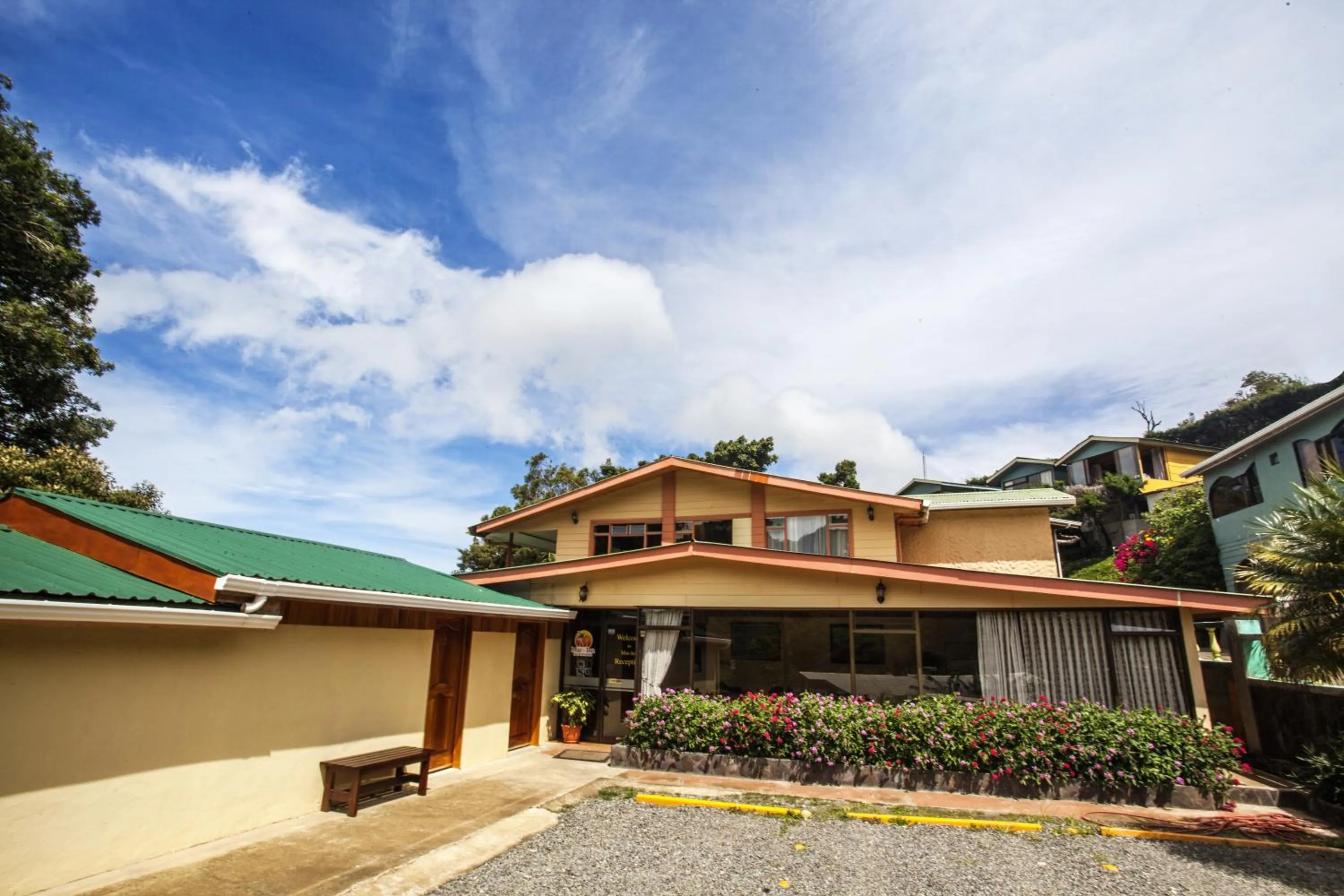 Facade/entrance in Mar Inn Costa Rica