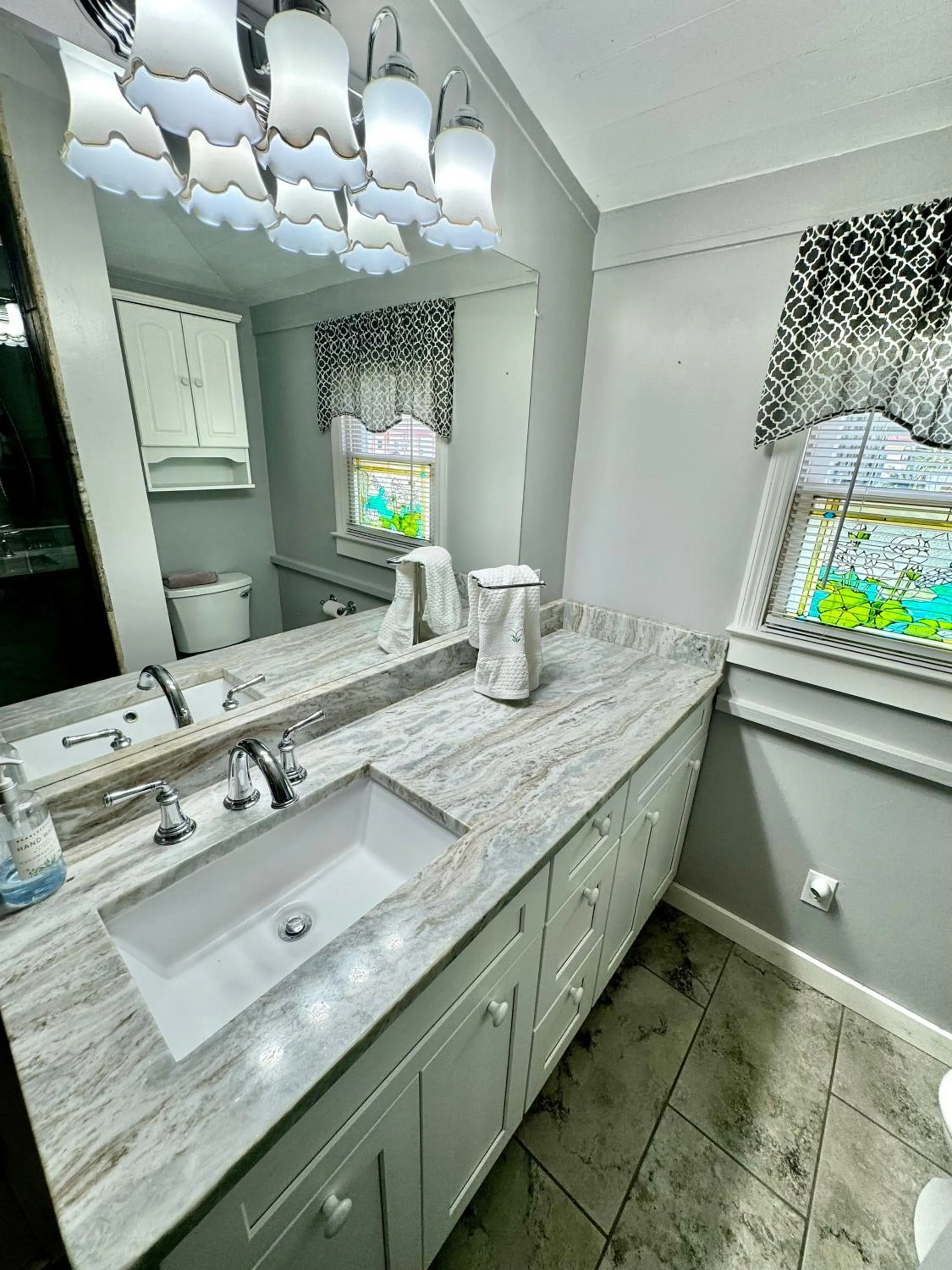 Bathroom in Riverbend Motel & Cabins