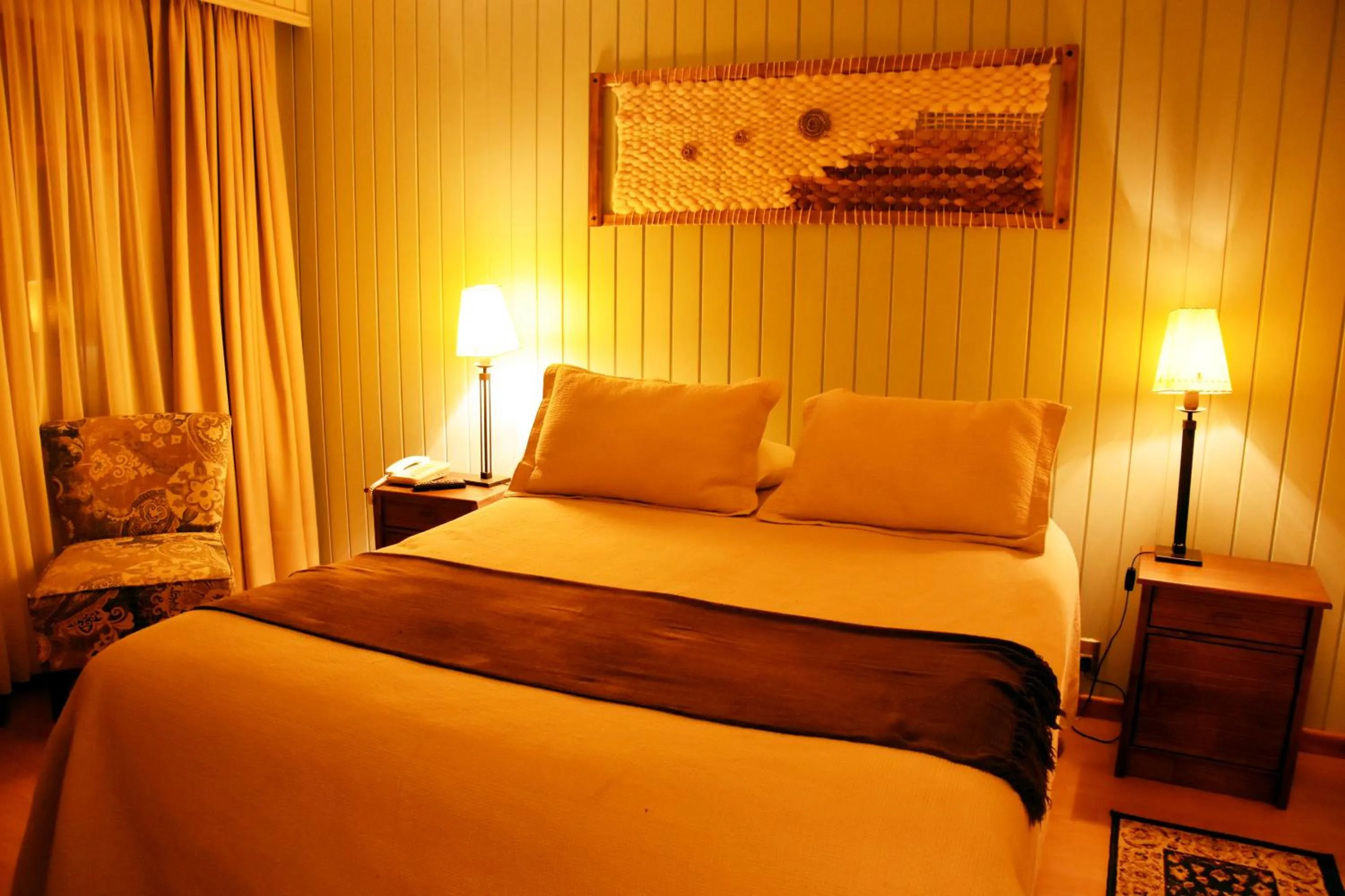 Photo of the whole room, Bed in Lady Florence Dixie