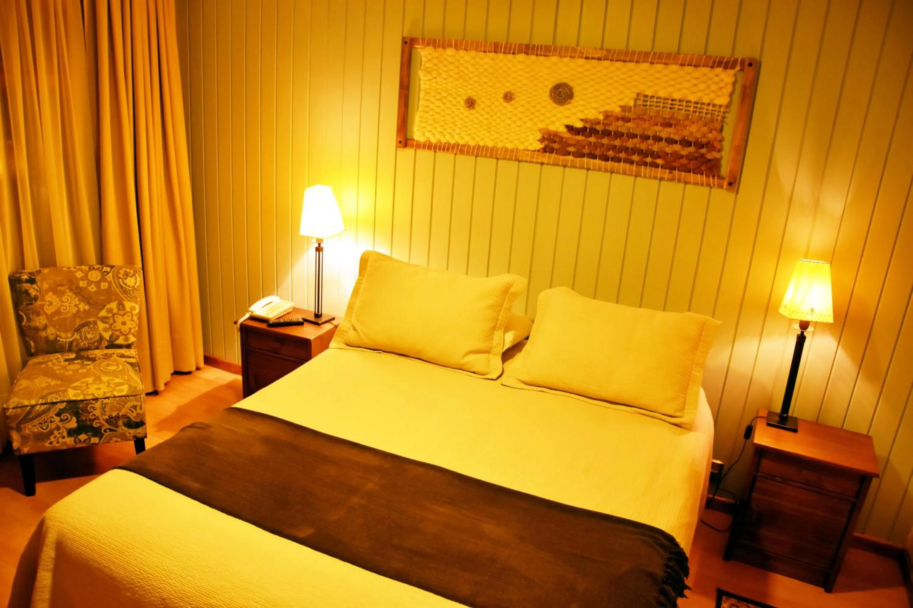 Photo of the whole room, Bed in Lady Florence Dixie