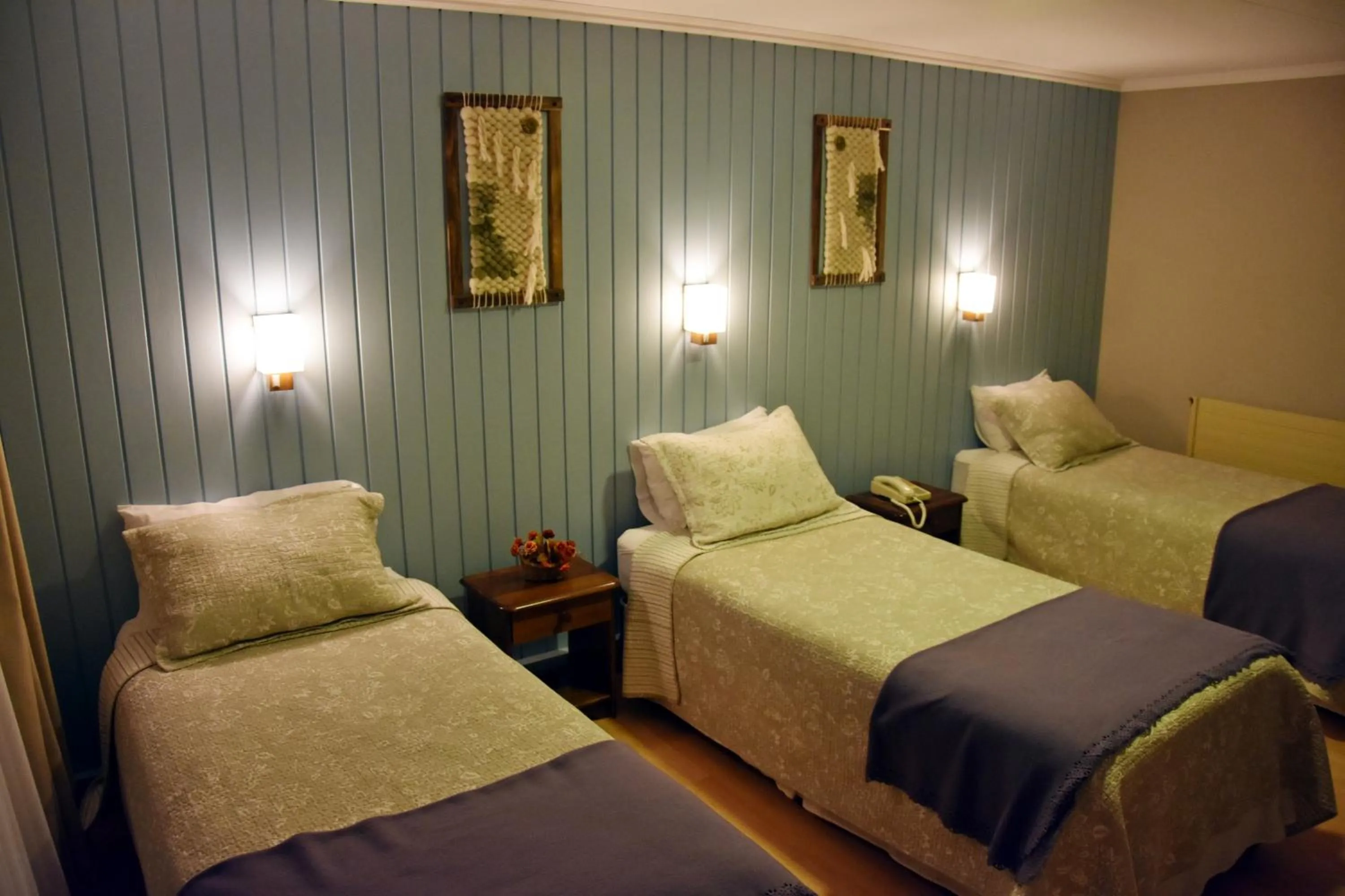 Photo of the whole room, Bed in Lady Florence Dixie