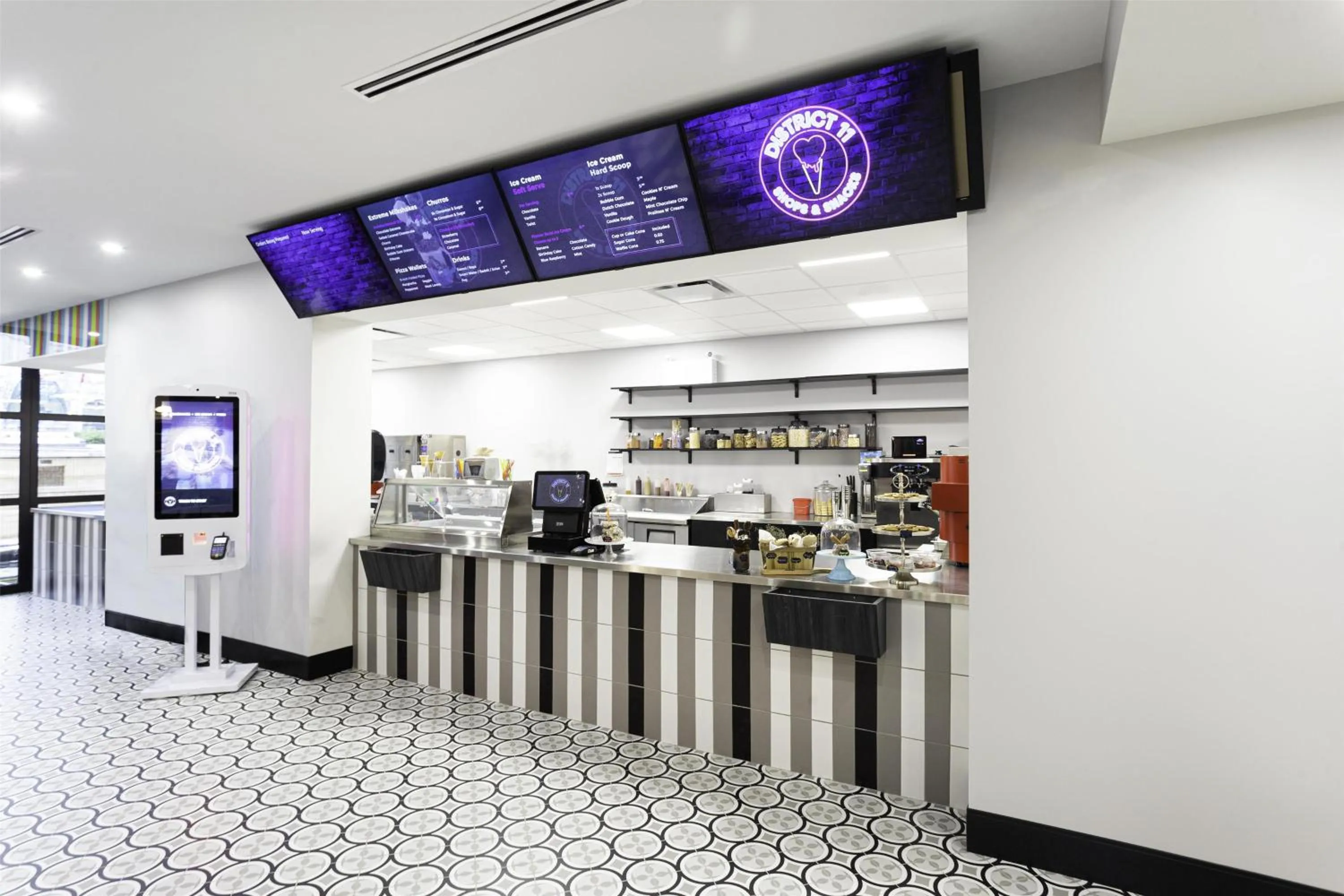 Restaurant/places to eat in Hilton Niagara Falls/ Fallsview Hotel and Suites