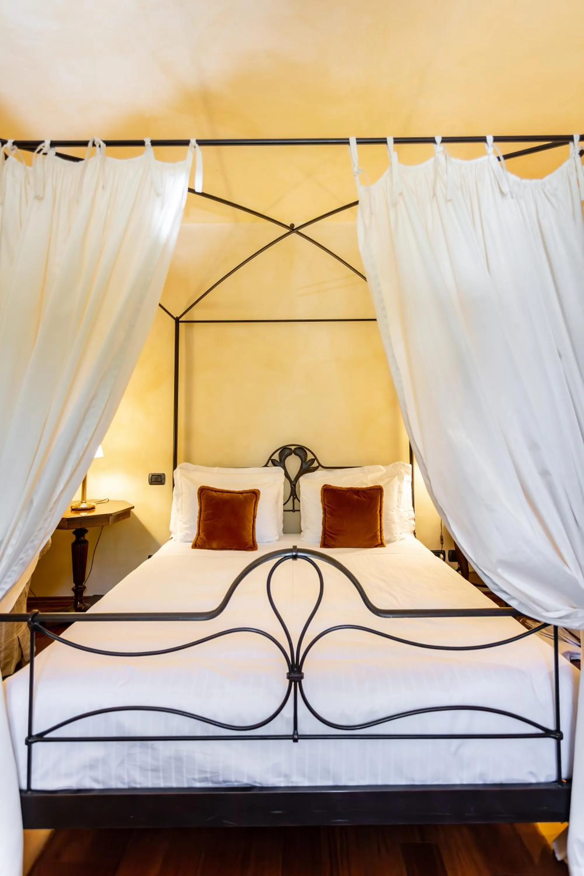 Bed in Hotel Casa Pavesi