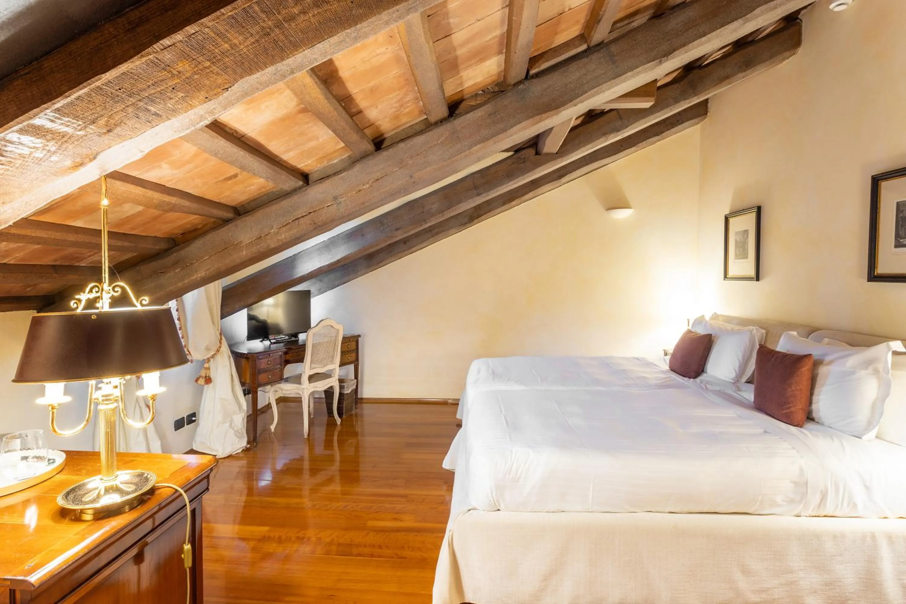 Bed in Hotel Casa Pavesi