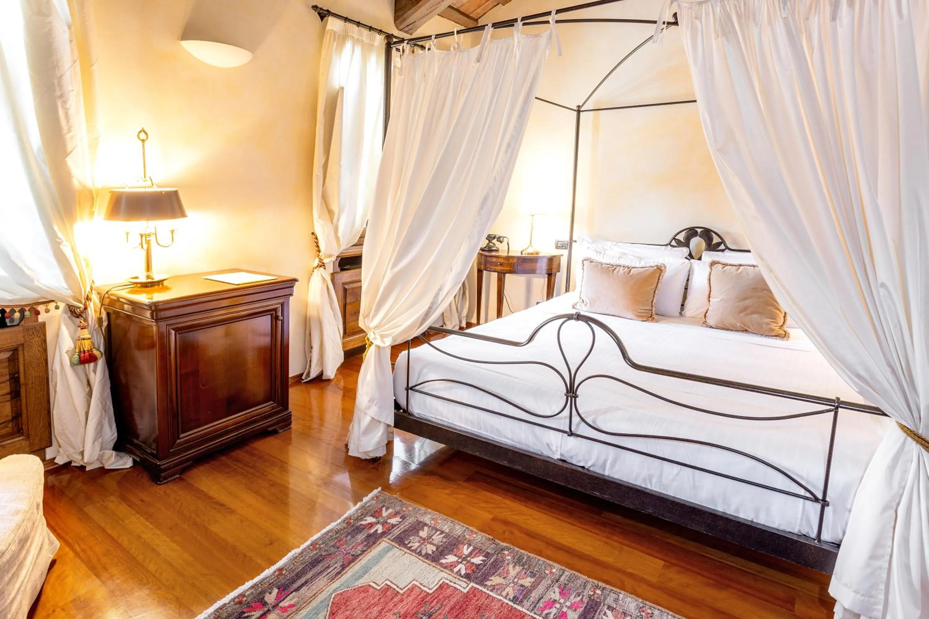 Bed in Hotel Casa Pavesi