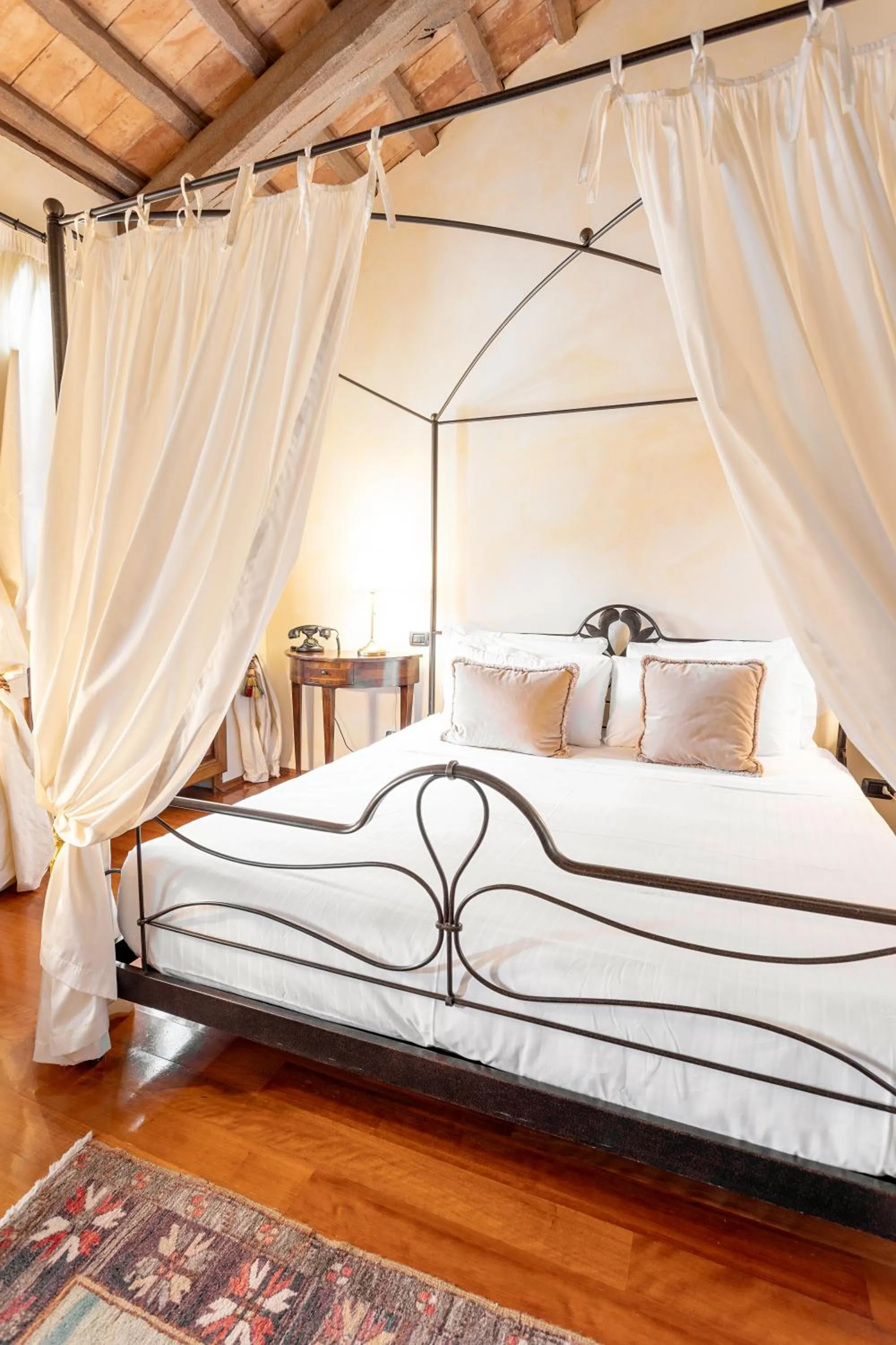 Bed in Hotel Casa Pavesi