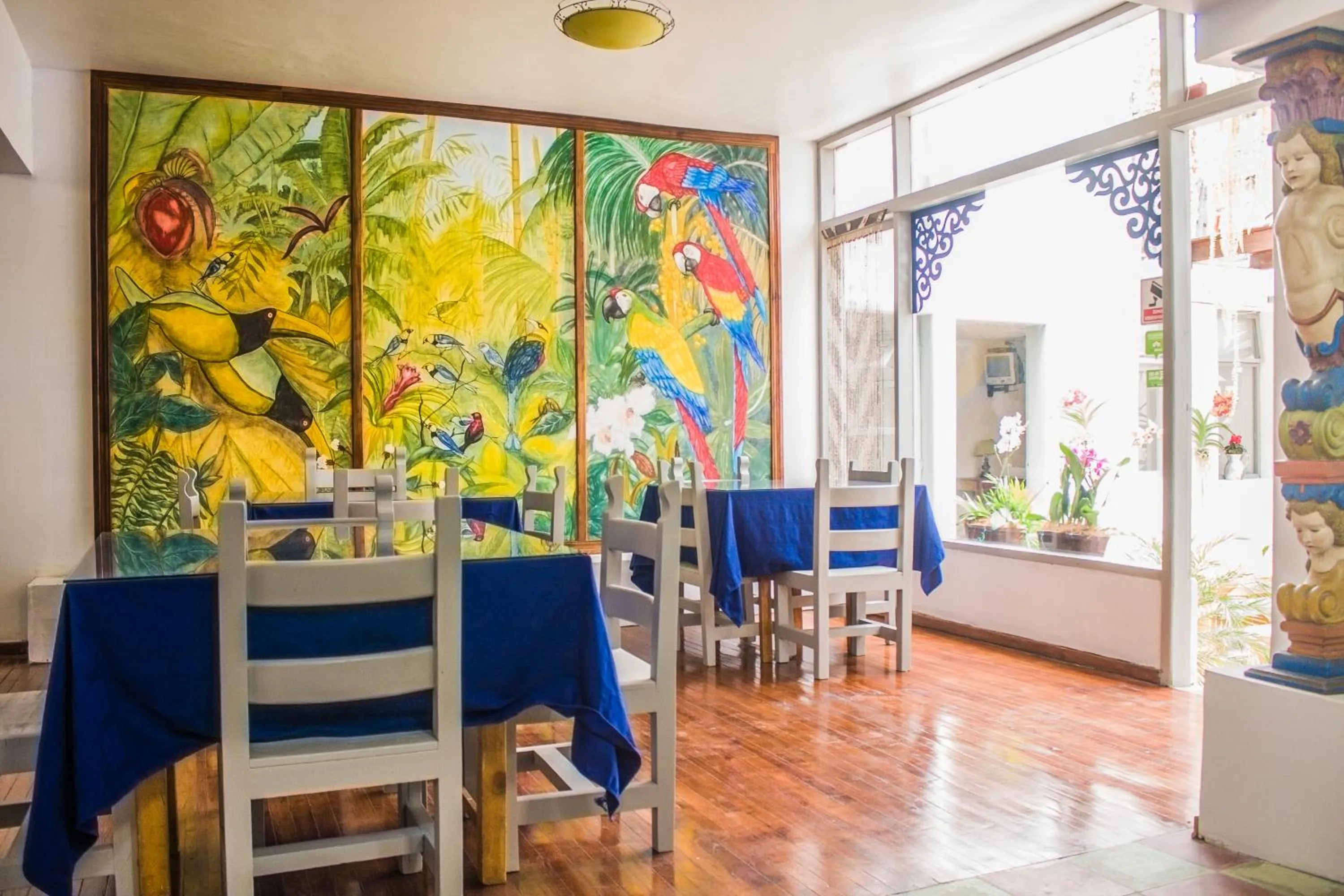 Restaurant/places to eat in Hostal Posada del Maple