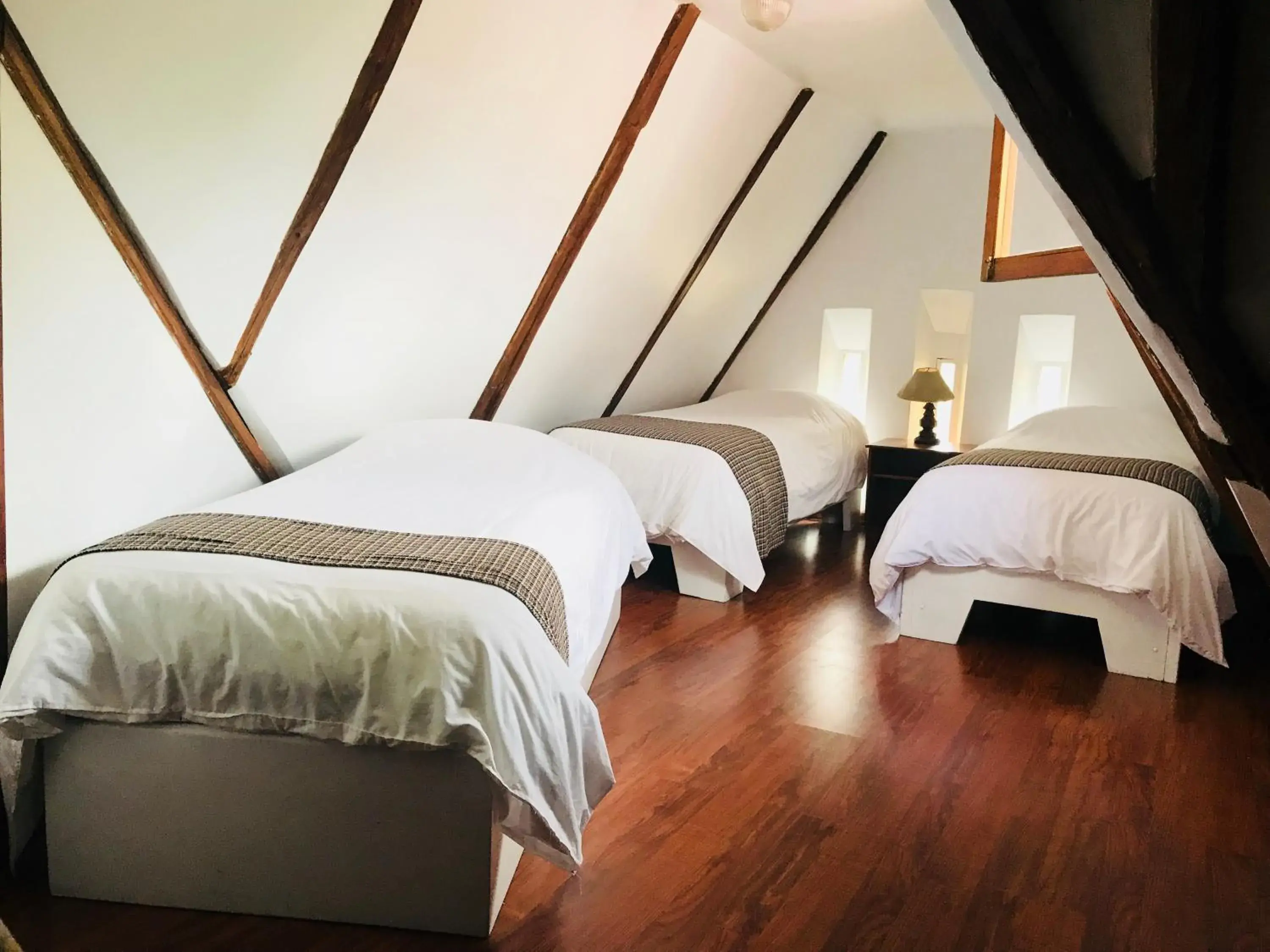 Standard Triple Room in Hostal Posada del Maple Standard Triple Room in Hostal Posada del Maple