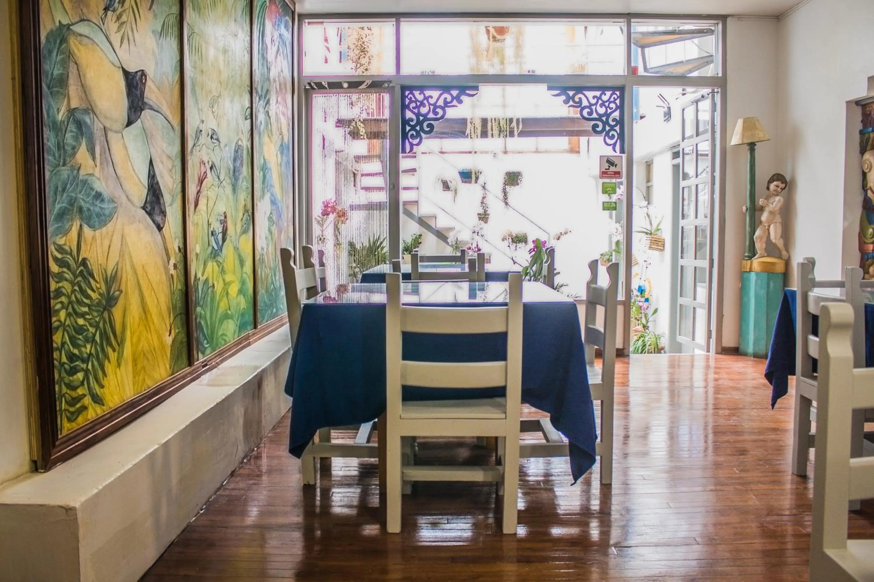 Restaurant/places to eat in Hostal Posada del Maple