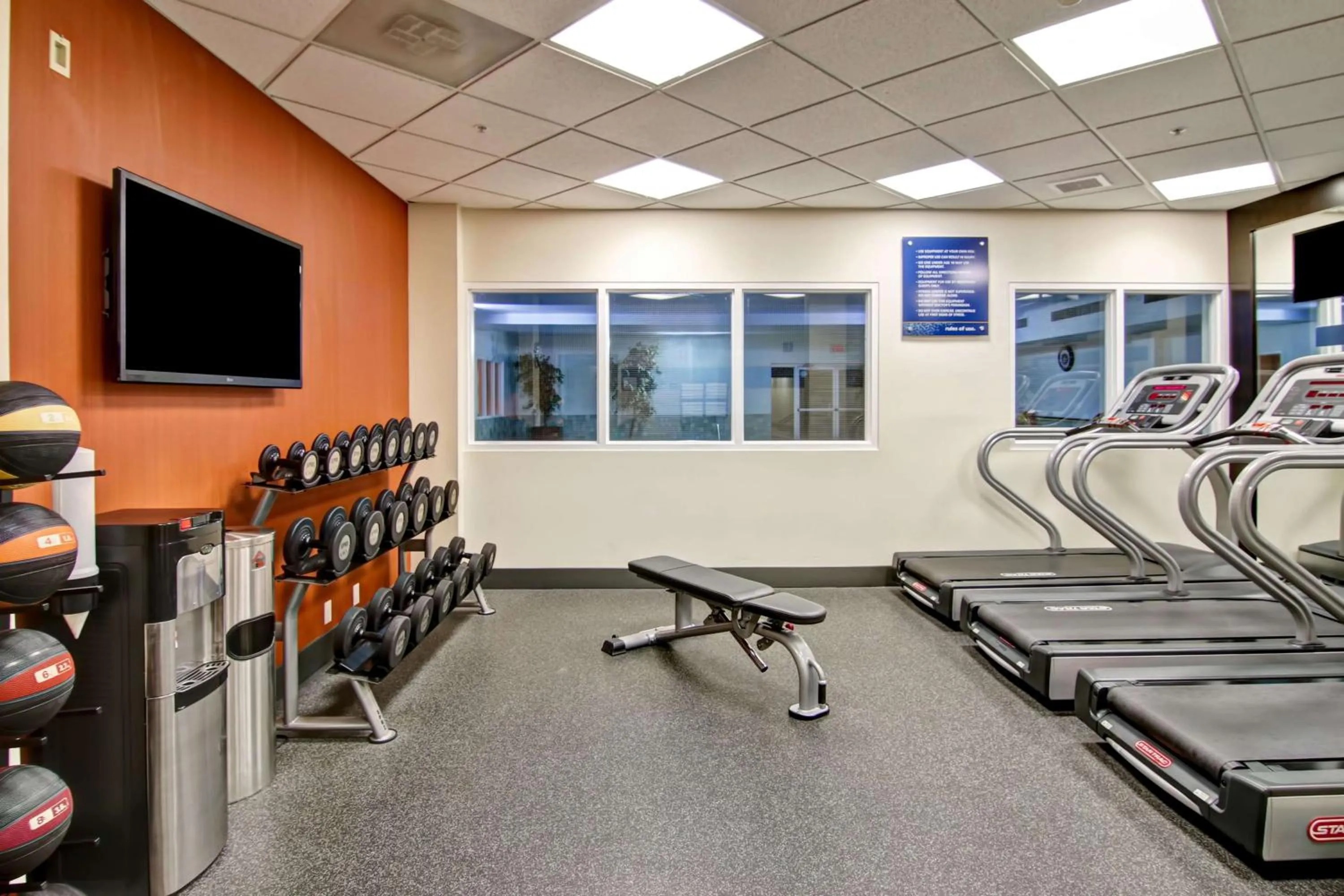 Fitness centre/facilities in Hampton Inn & Suites by Hilton Calgary-Airport