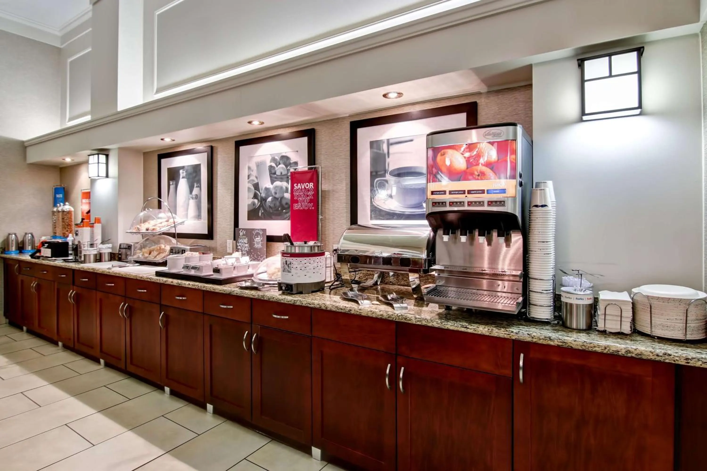 Breakfast in Hampton Inn & Suites by Hilton Calgary-Airport