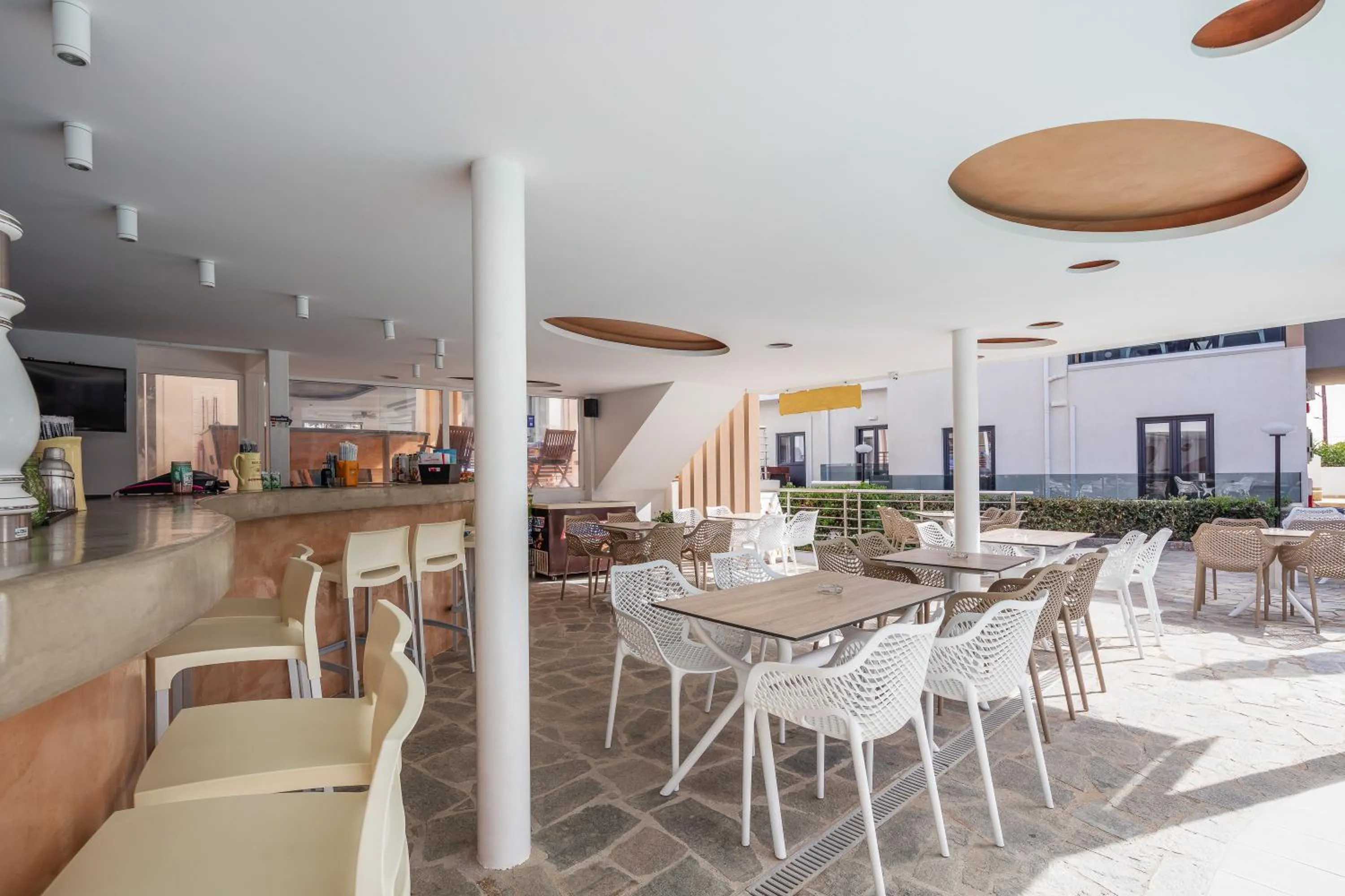 Restaurant/places to eat in Golden Bay Boutique Hotel & Bungalows