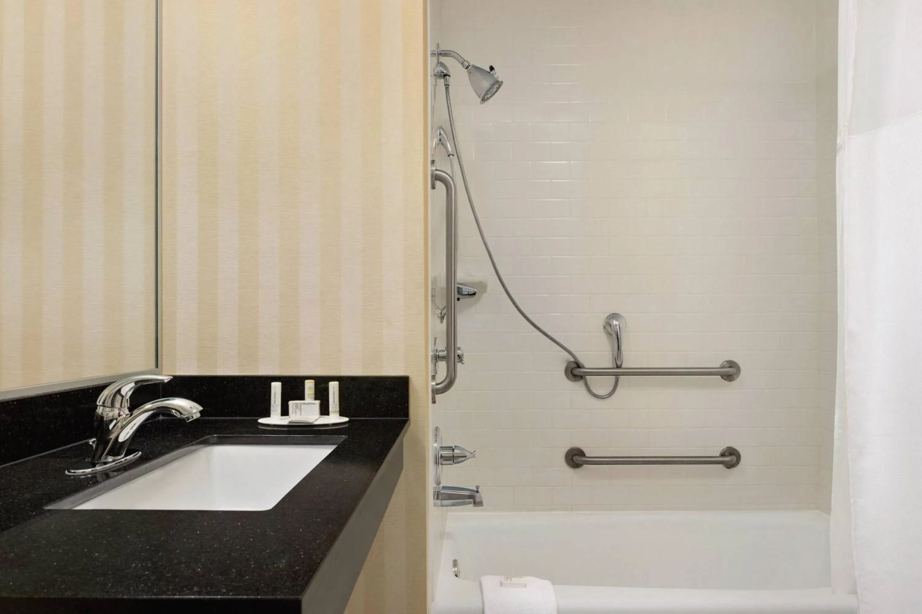 Bathroom in Fairfield Inn & Suites by Marriott Tupelo