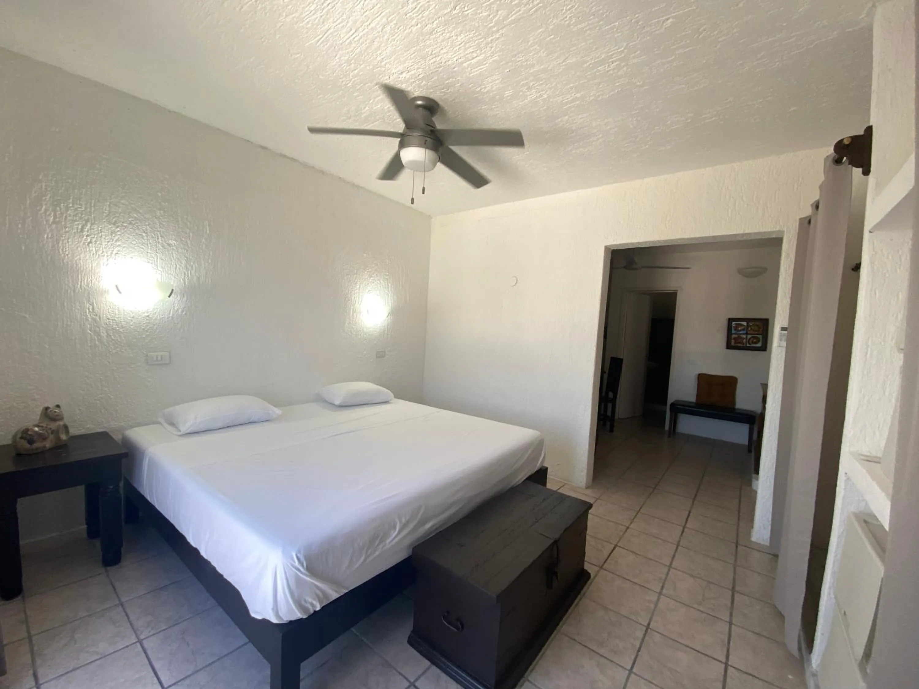 Photo of the whole room, Bed in Caribo Cozumel