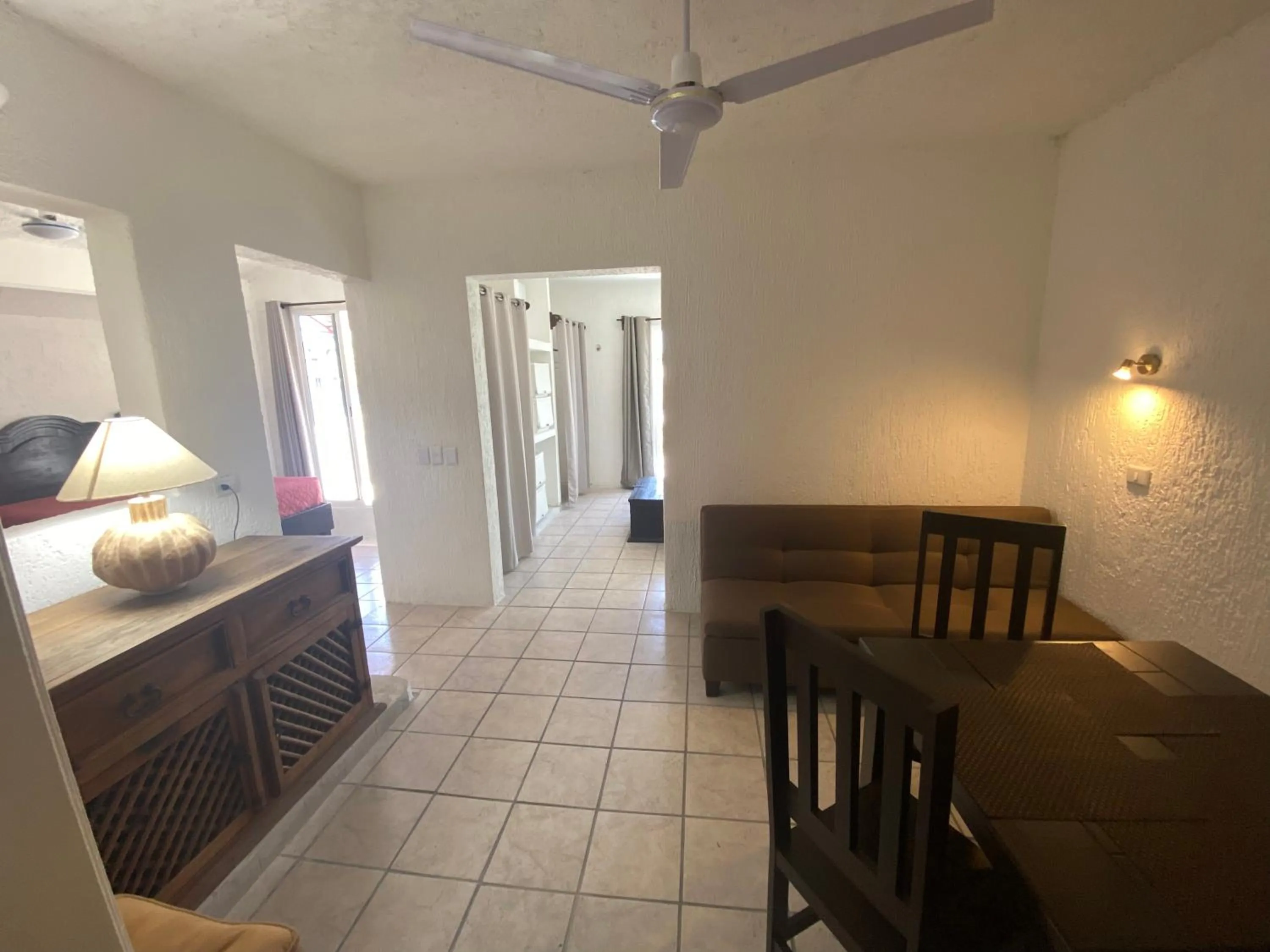 Photo of the whole room, Bed in Caribo Cozumel