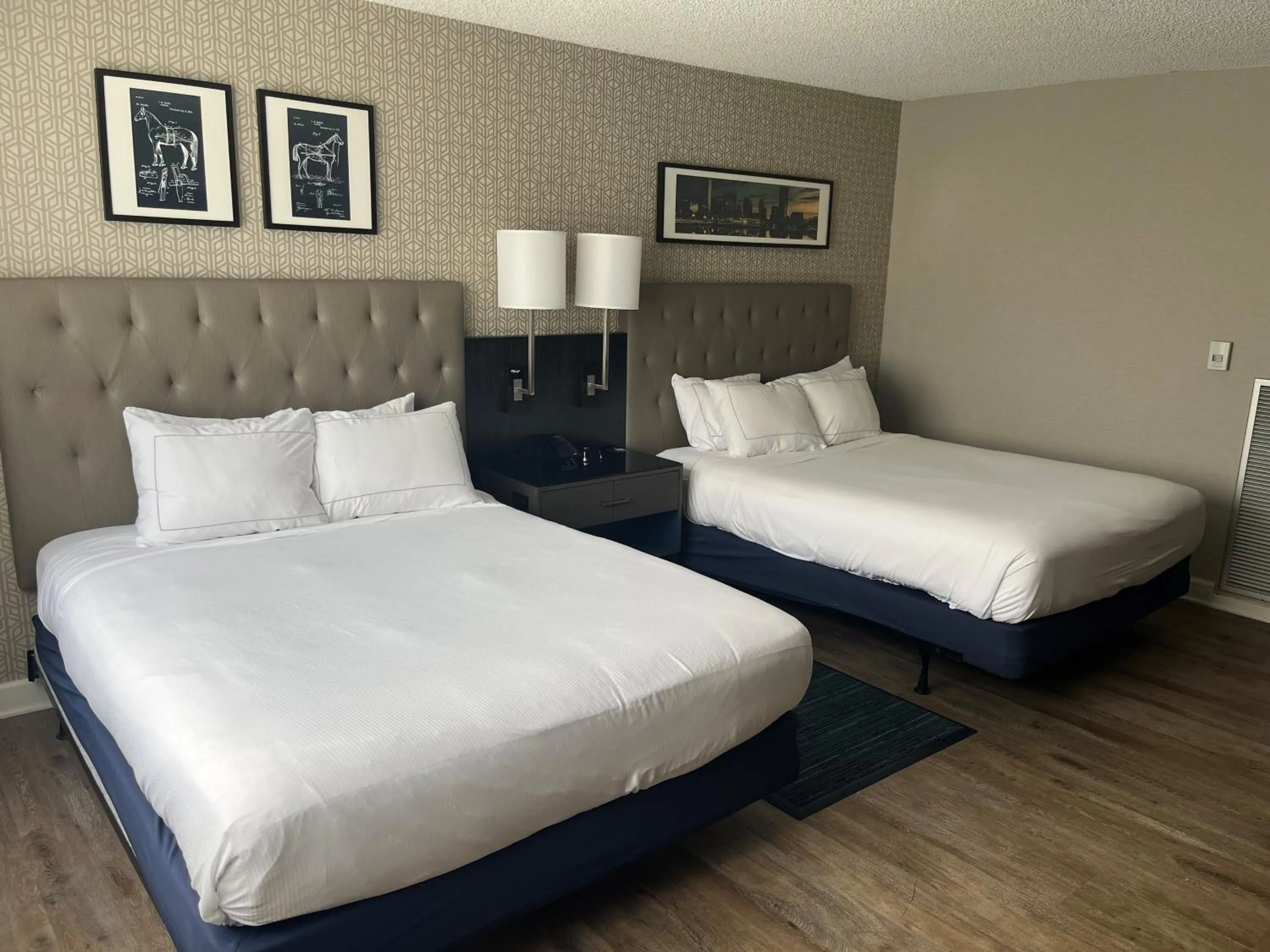Bedroom, Bed in DoubleTree By Hilton Baltimore North Pikesville