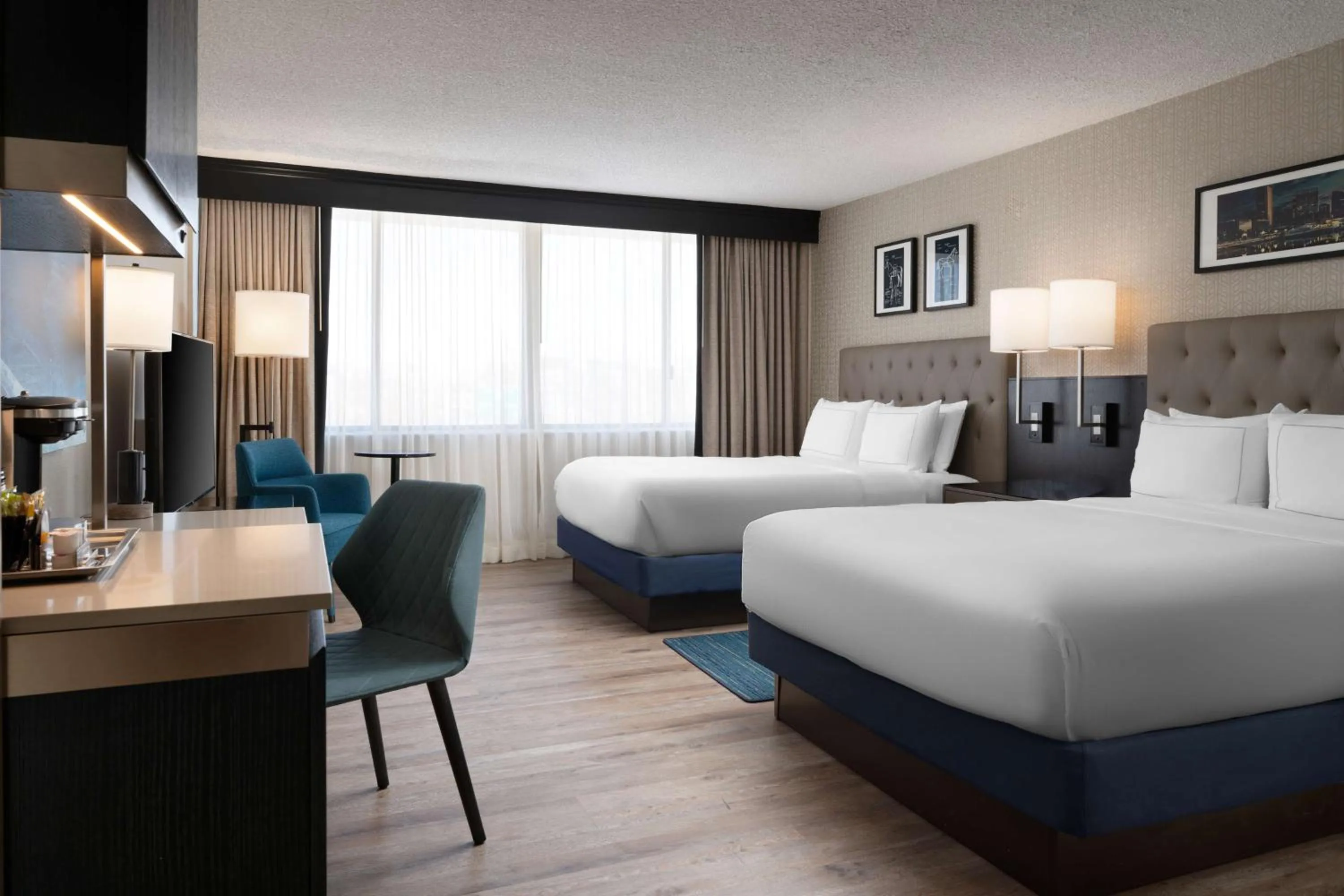 Bed in DoubleTree By Hilton Baltimore North Pikesville