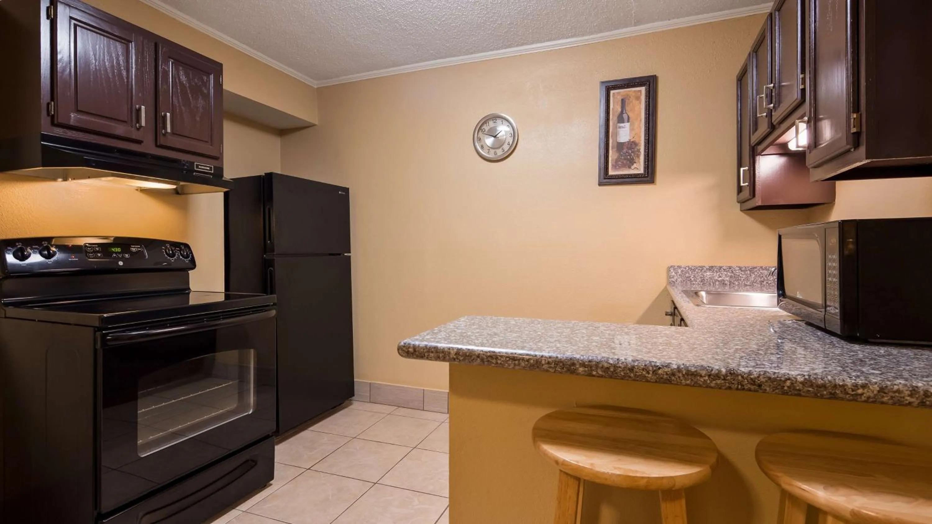Kitchen or kitchenette in SureStay Plus by Best Western Covington