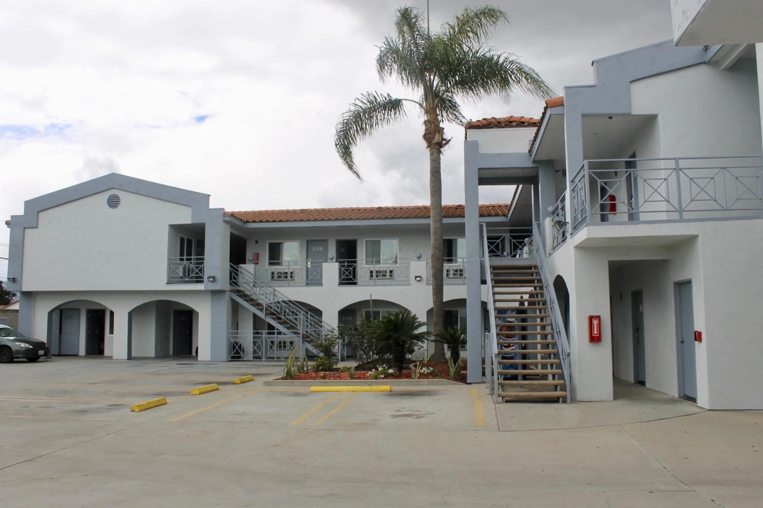 Property building in Crescent Inn