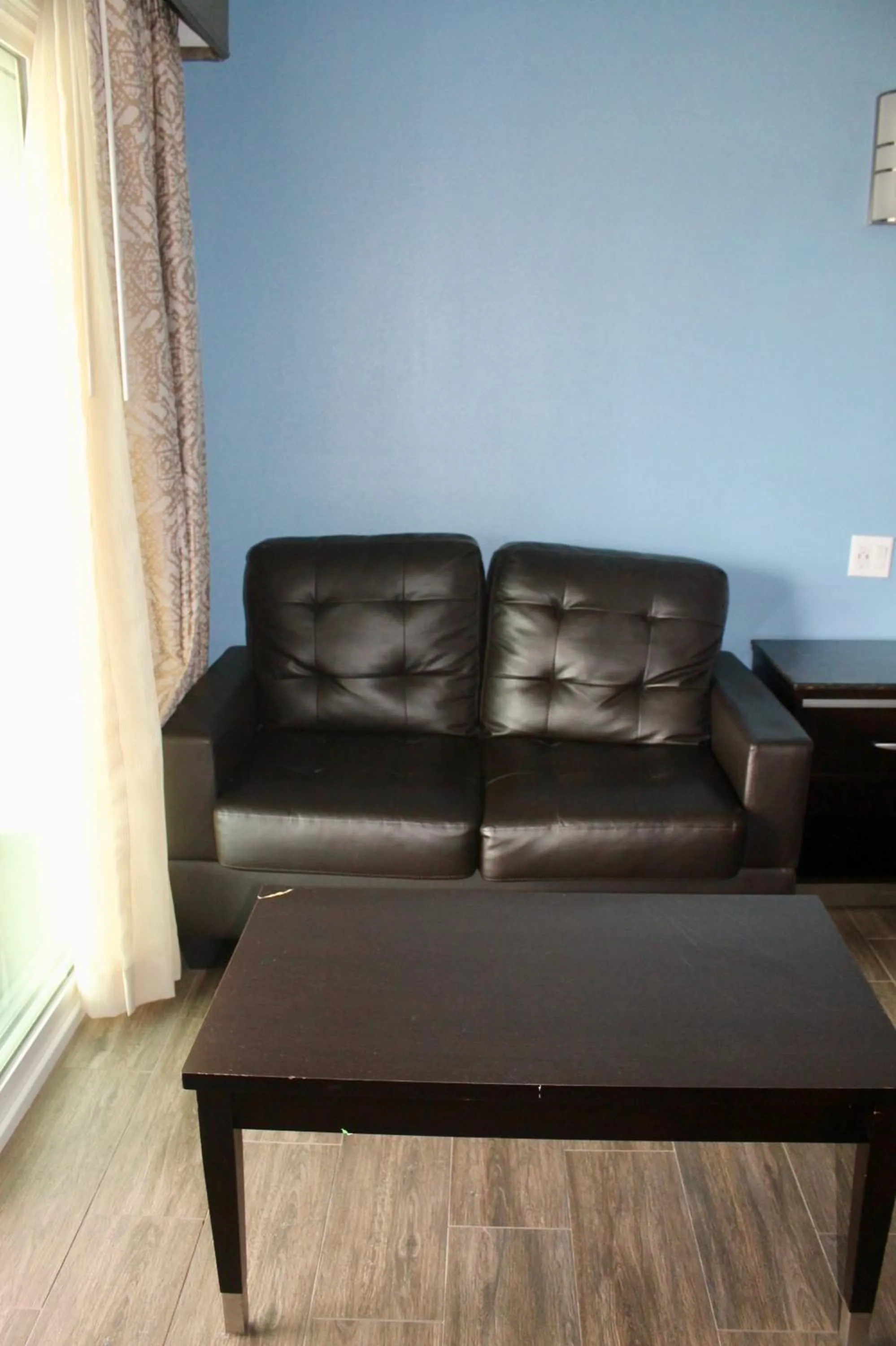 Seating area in Crescent Inn