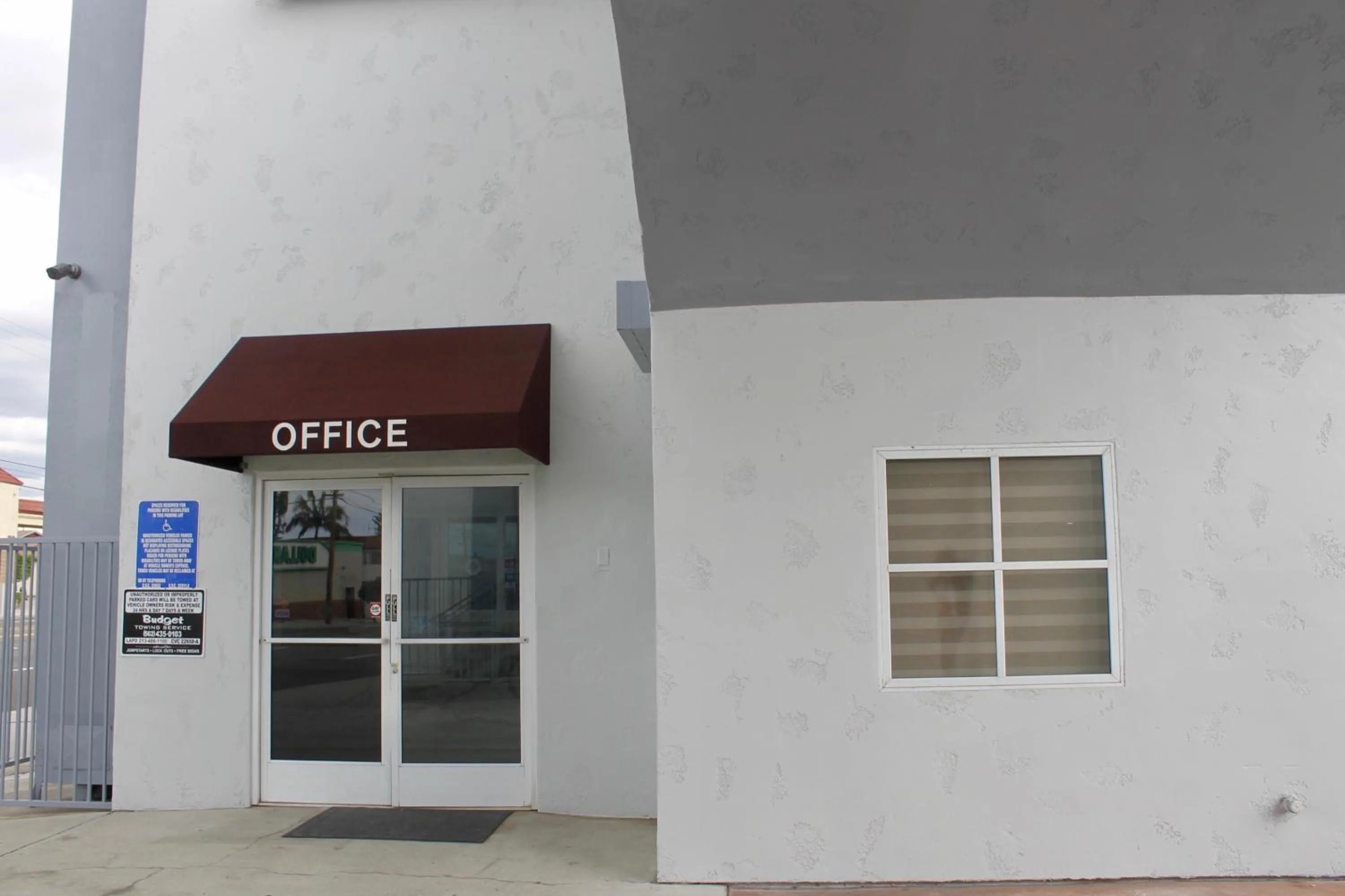 Lobby or reception in Crescent Inn