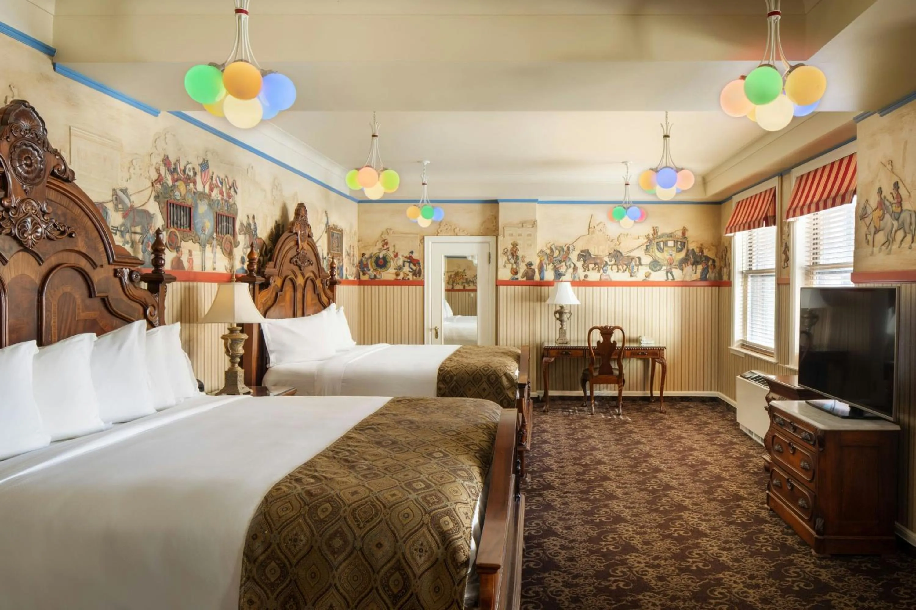 Photo of the whole room, Bed in Davenport Hotel, Autograph Collection