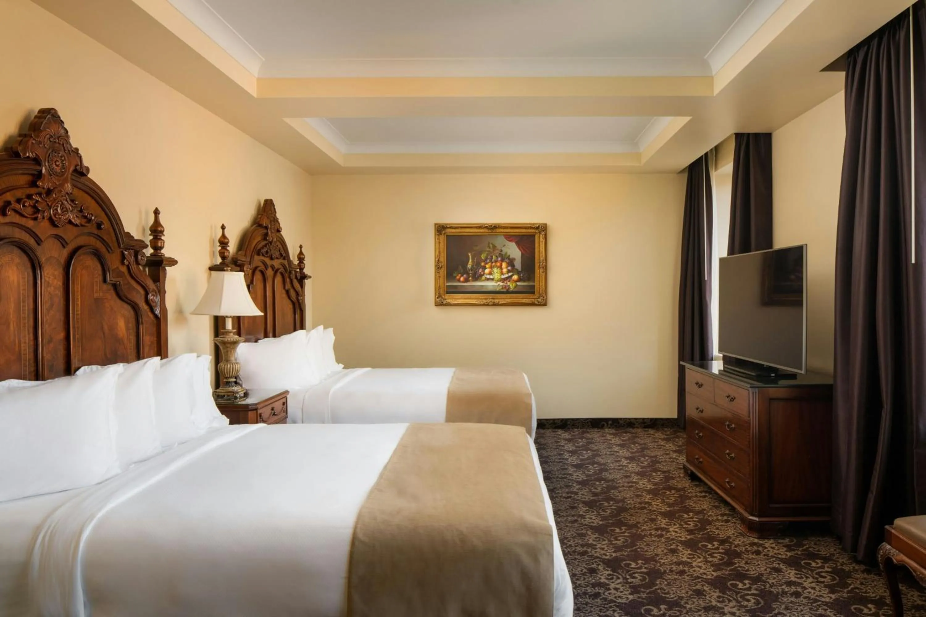 Photo of the whole room, Bed in Davenport Hotel, Autograph Collection