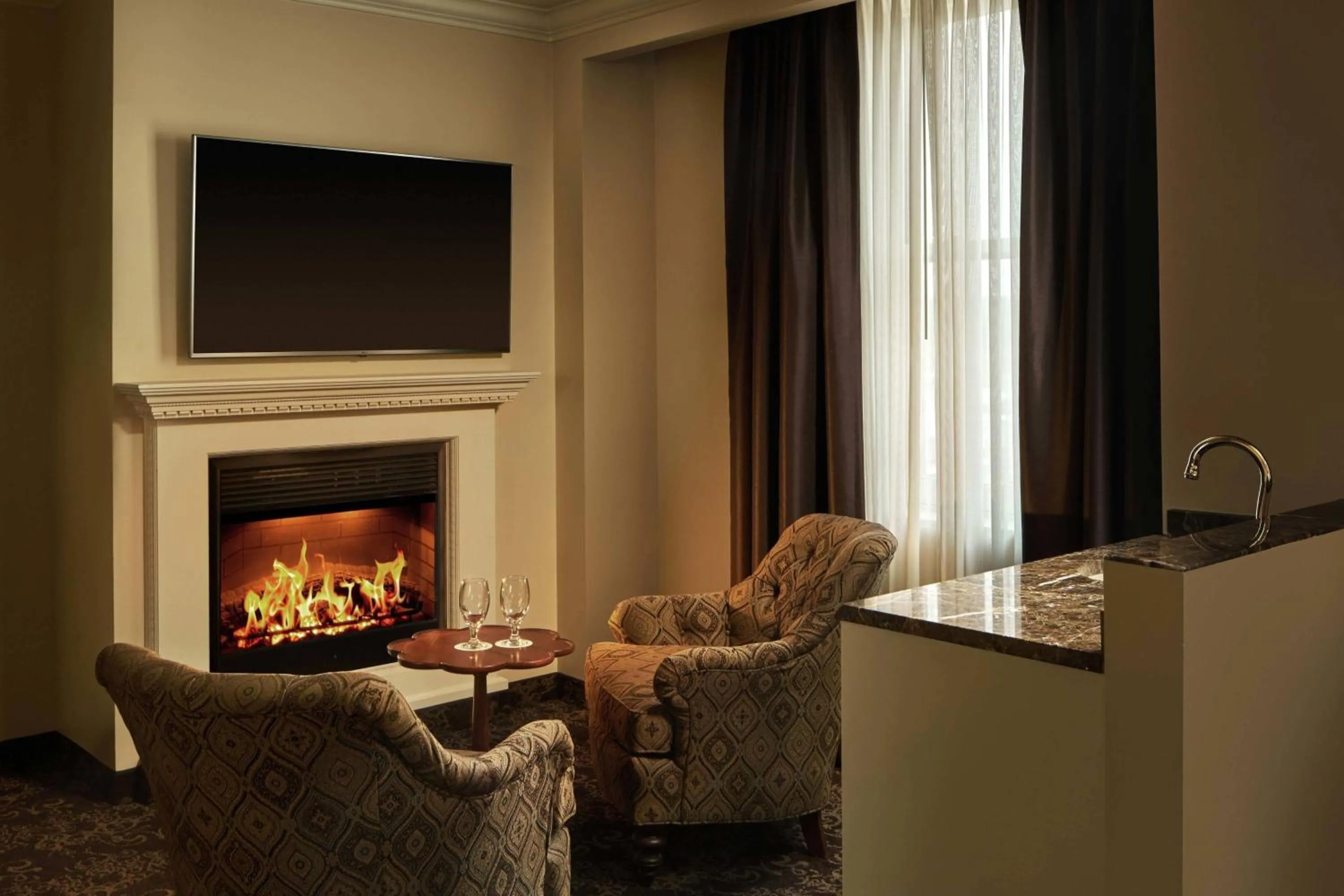 Photo of the whole room in Davenport Hotel, Autograph Collection