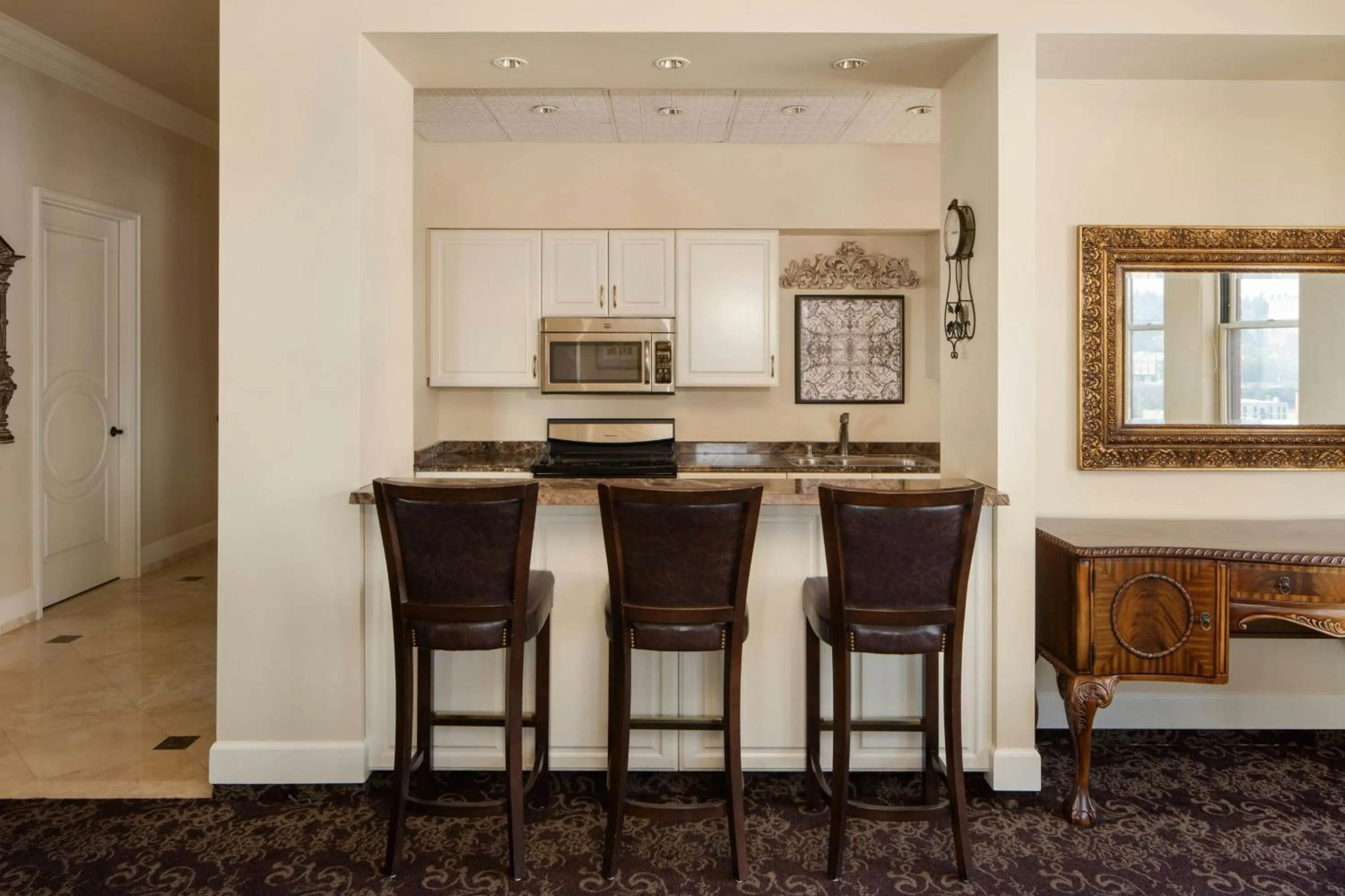 Photo of the whole room in Davenport Hotel, Autograph Collection