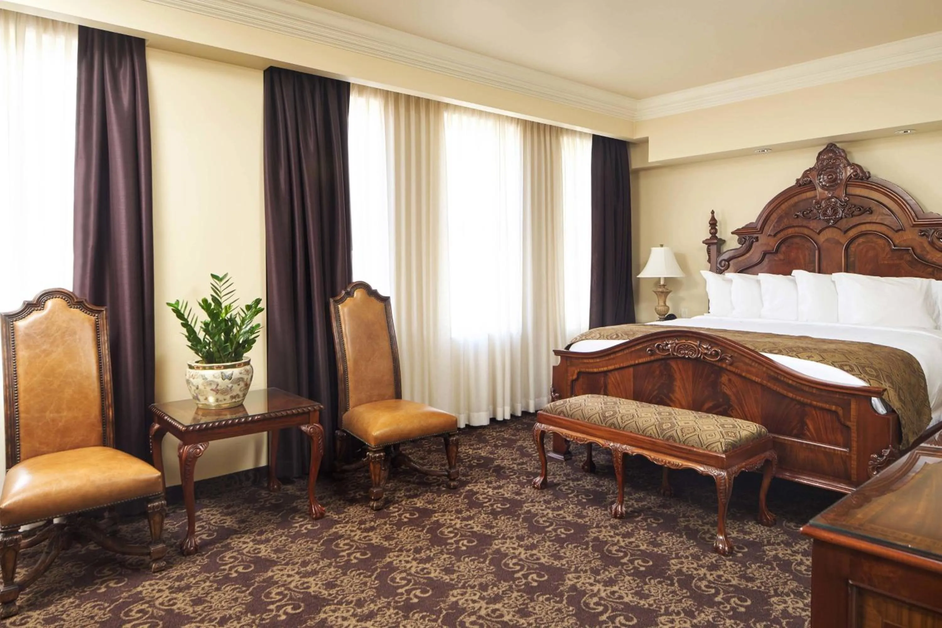 Bedroom, Bed in Davenport Hotel, Autograph Collection