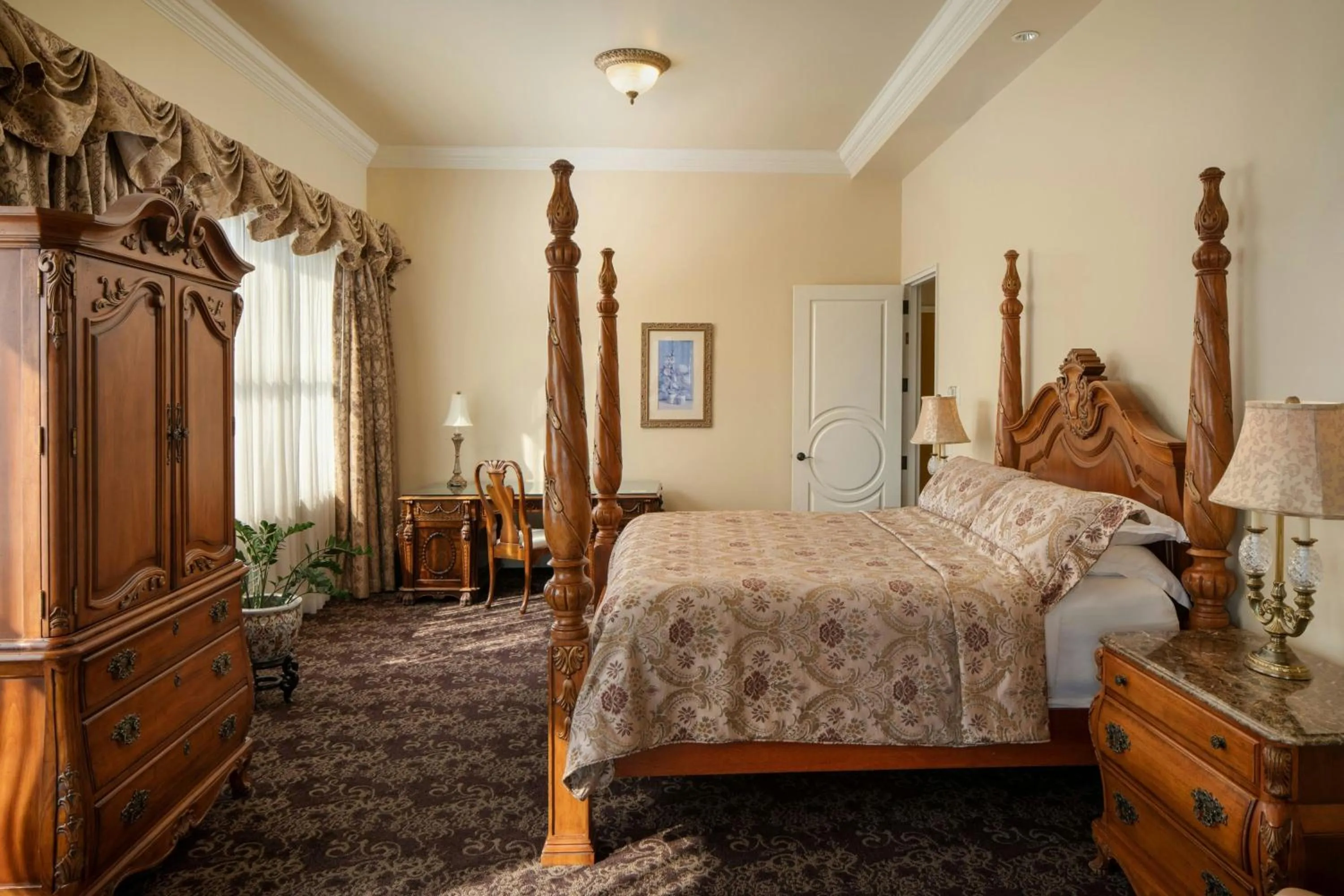 Photo of the whole room, Bed in Davenport Hotel, Autograph Collection
