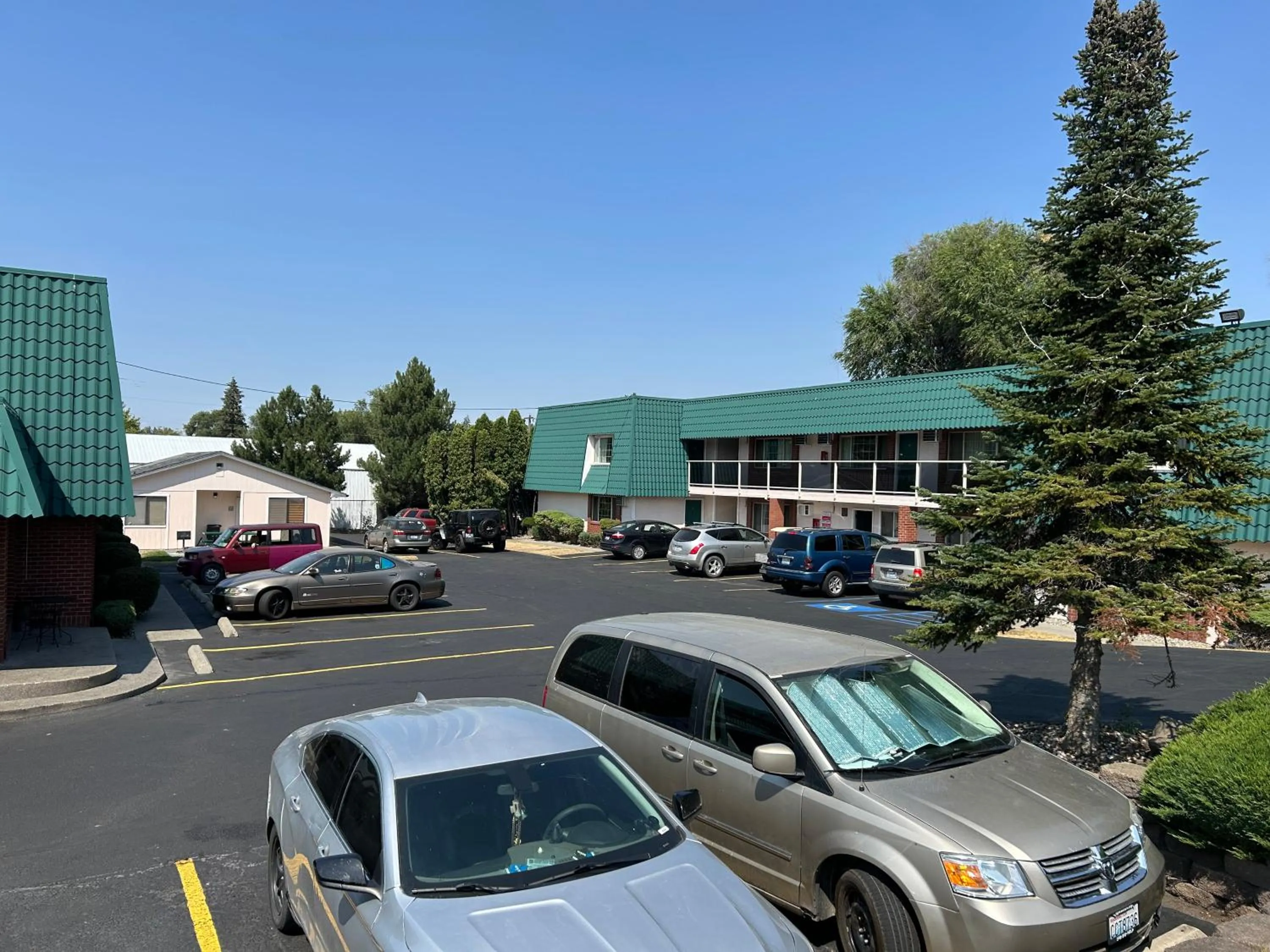 Property building in Apple Tree Inn