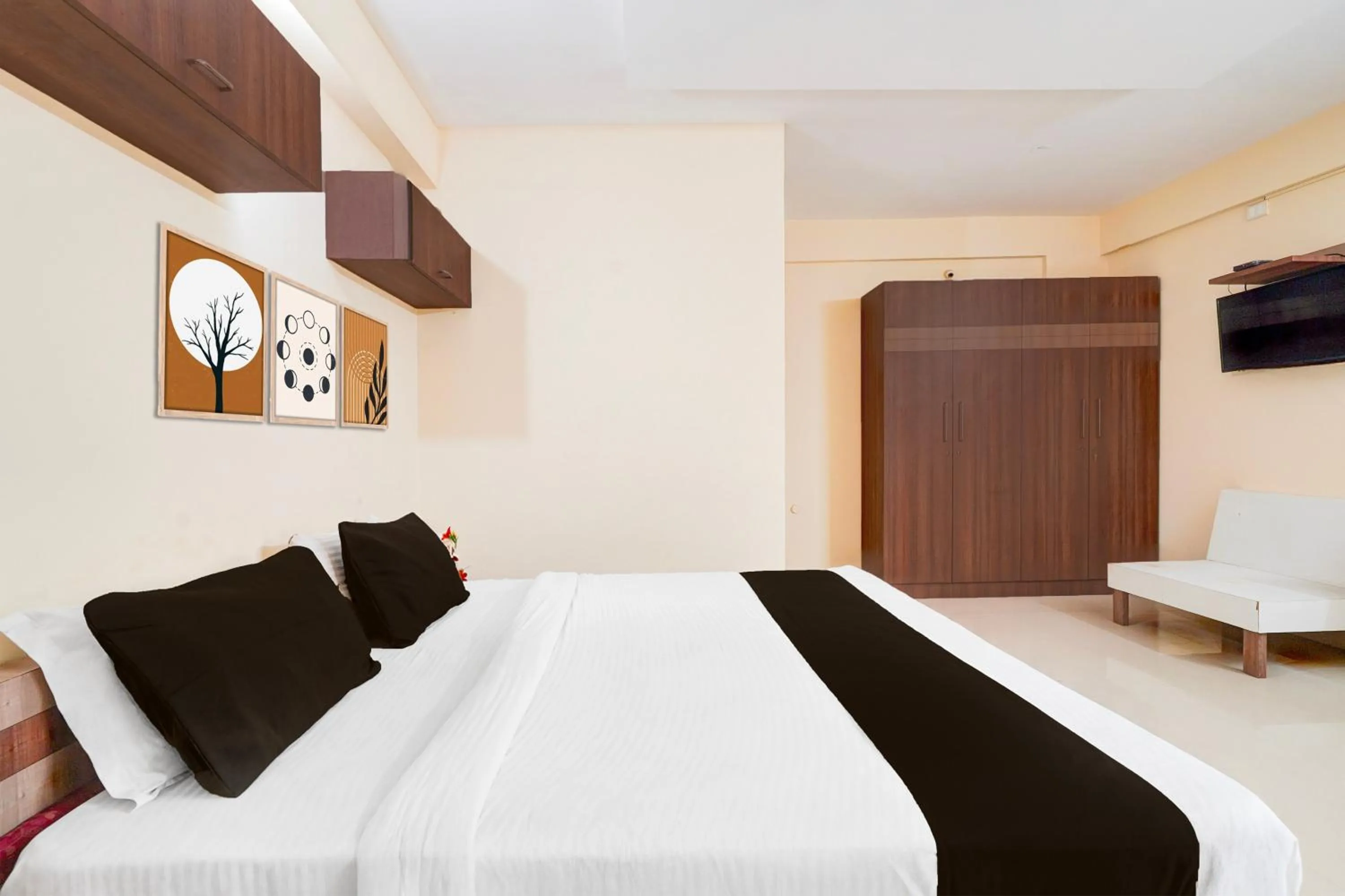 Bedroom, Bed in Super Hotel O Bellandur Bangalore