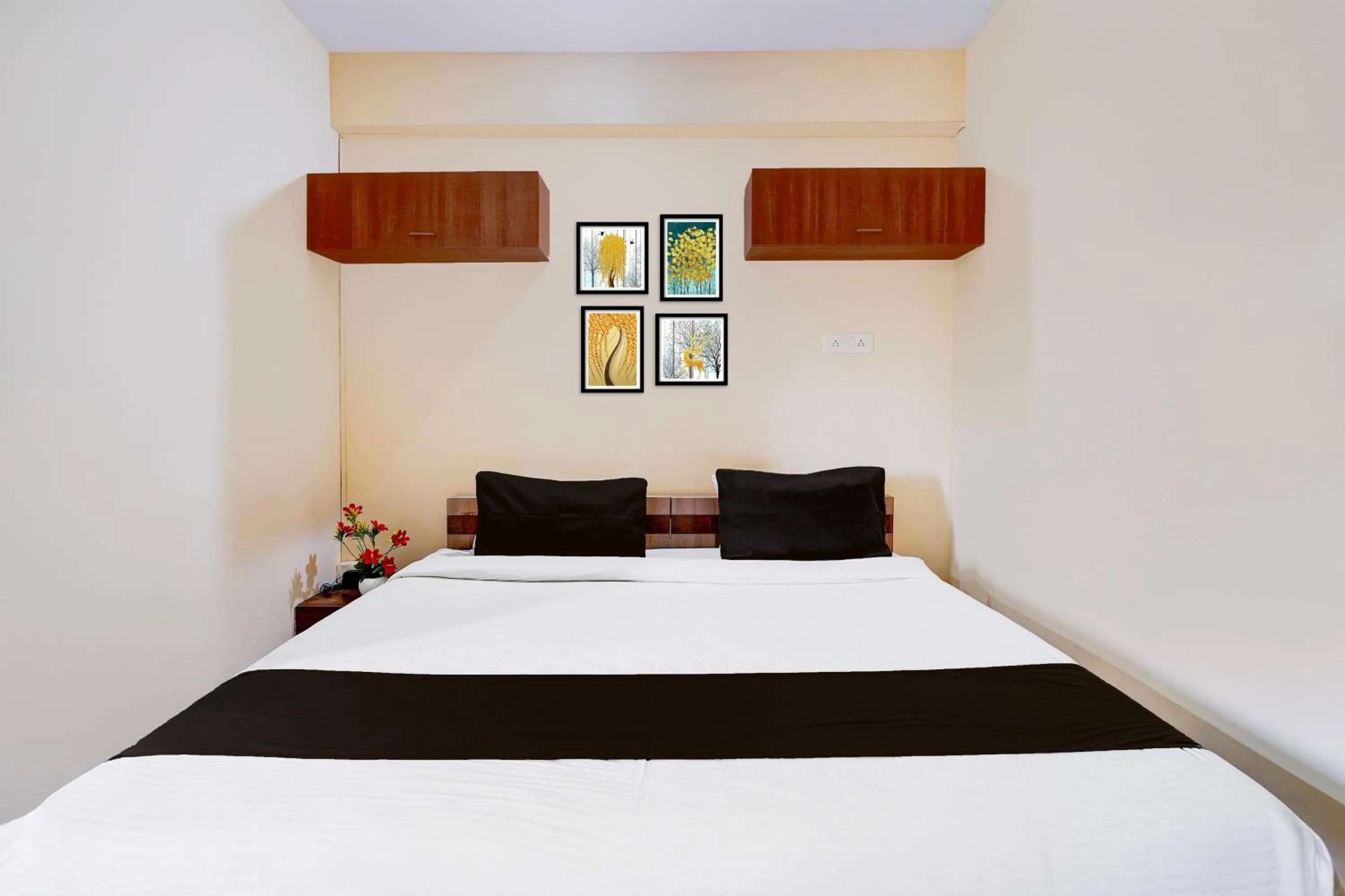 Bedroom, Bed in Super Hotel O Bellandur Bangalore