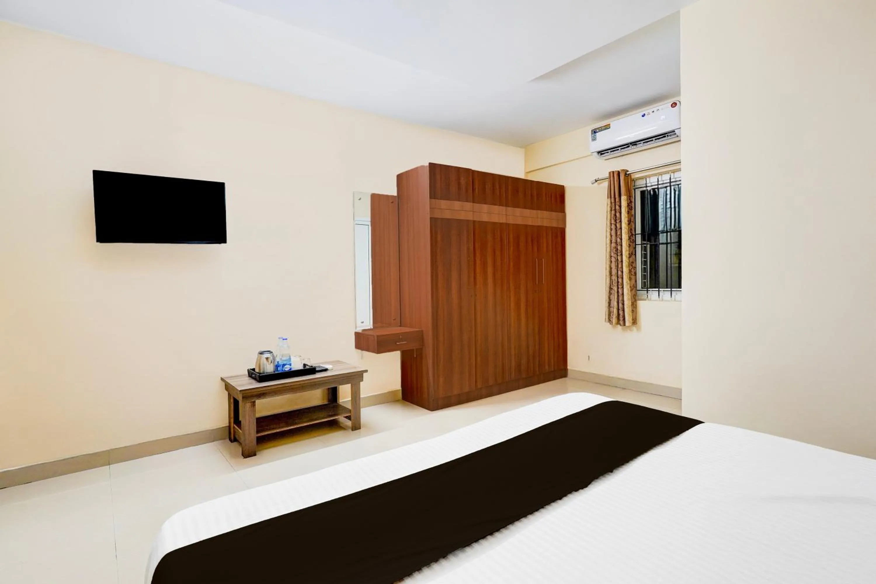 Bedroom, Bed in Super Hotel O Bellandur Bangalore
