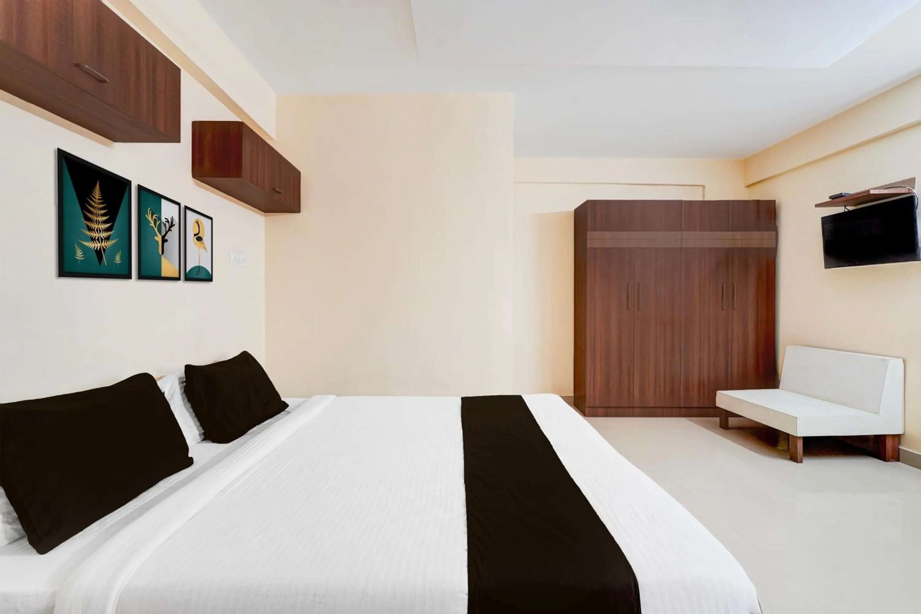 Bedroom, Bed in Super Hotel O Bellandur Bangalore