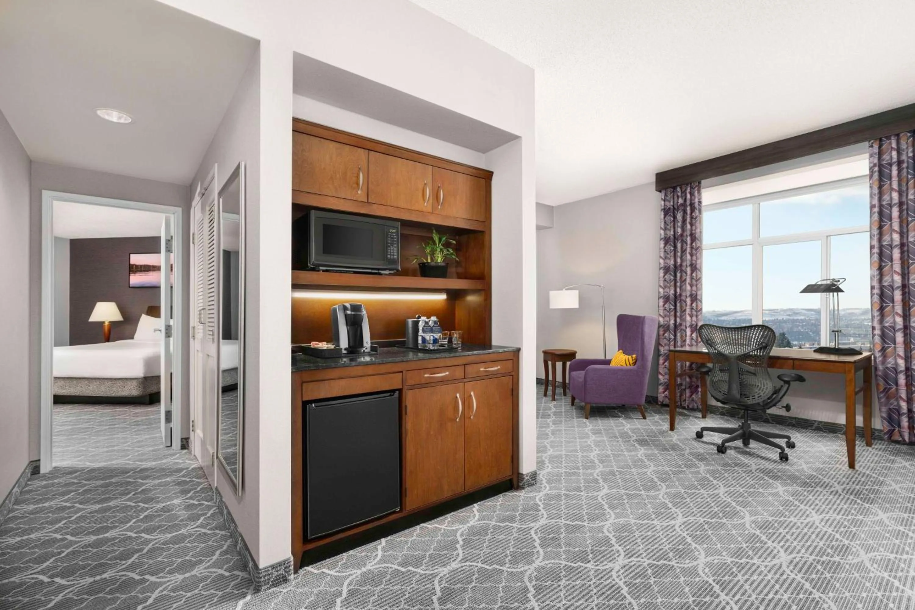 Bedroom, Bed in Hilton Garden Inn Calgary Airport