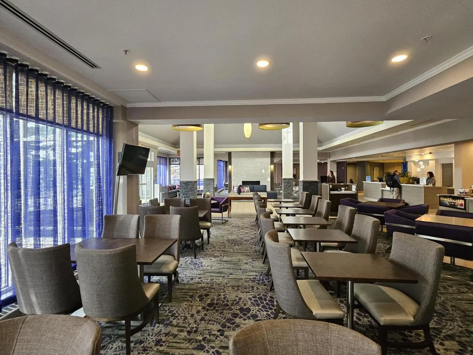 Restaurant/places to eat in Hilton Garden Inn Calgary Airport
