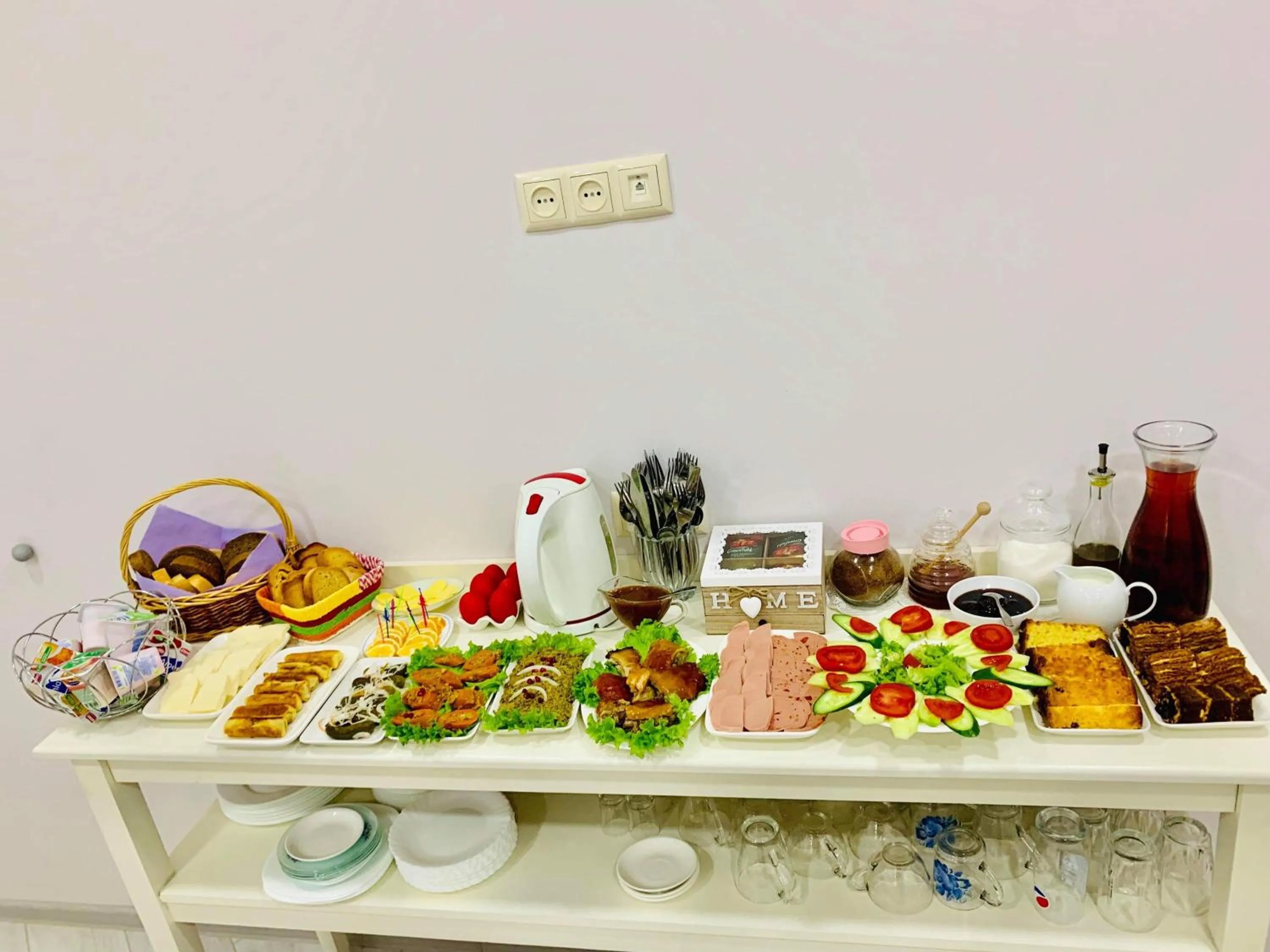 Breakfast in Hotel Casa calda