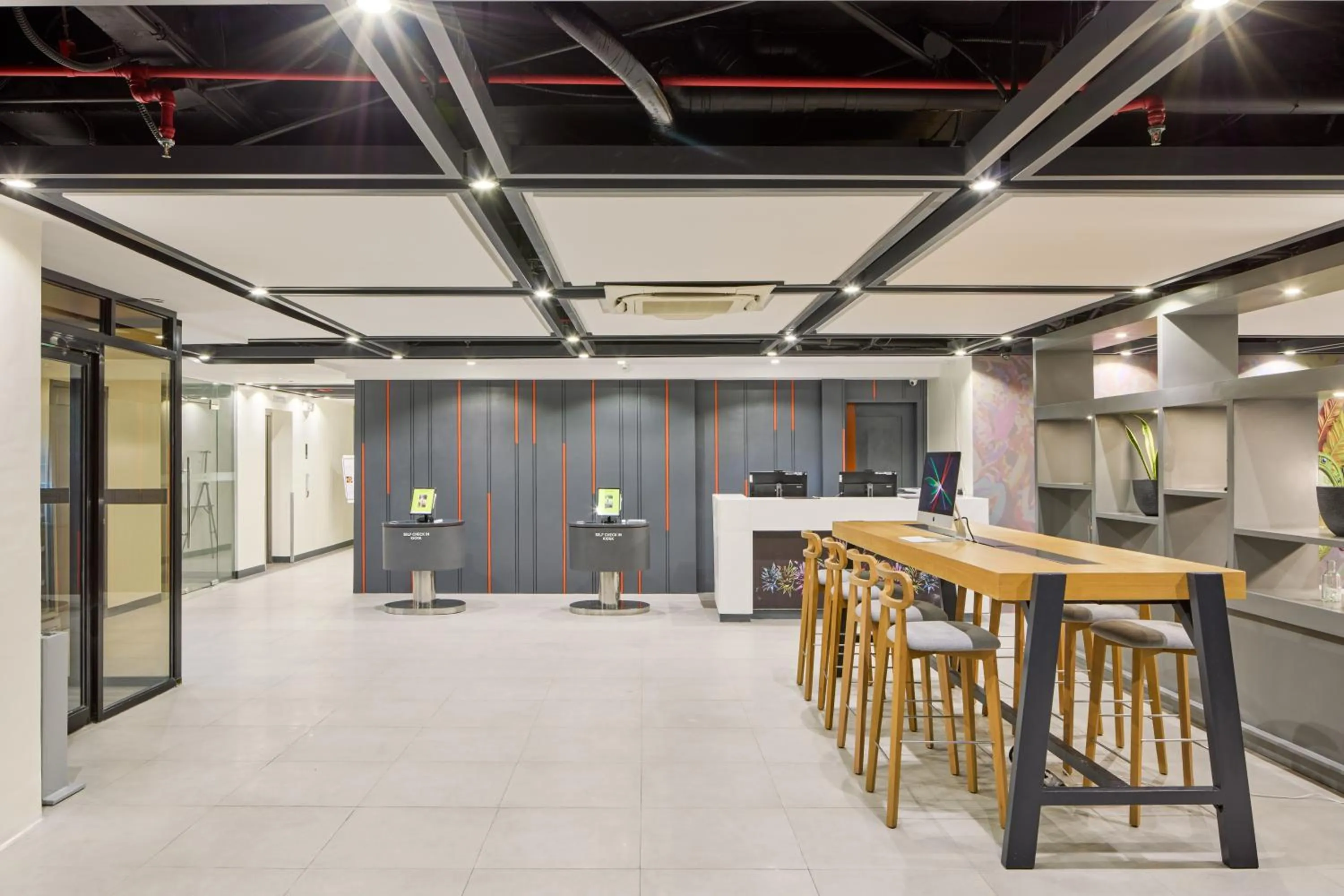 Lobby or reception in Go Hotels Plus Bacolod - Newly Renovated