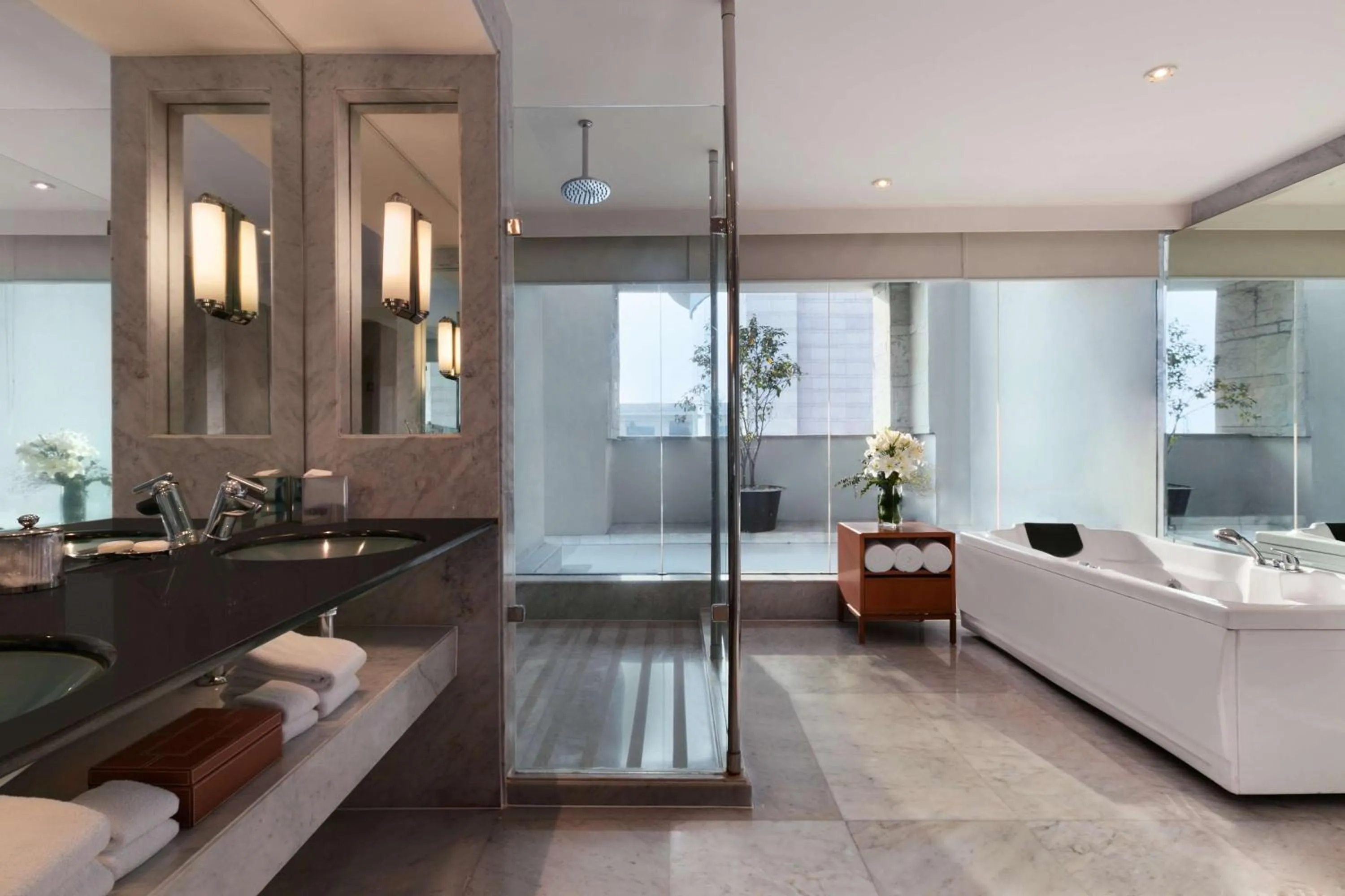 Photo of the whole room in Hyatt Regency Kolkata