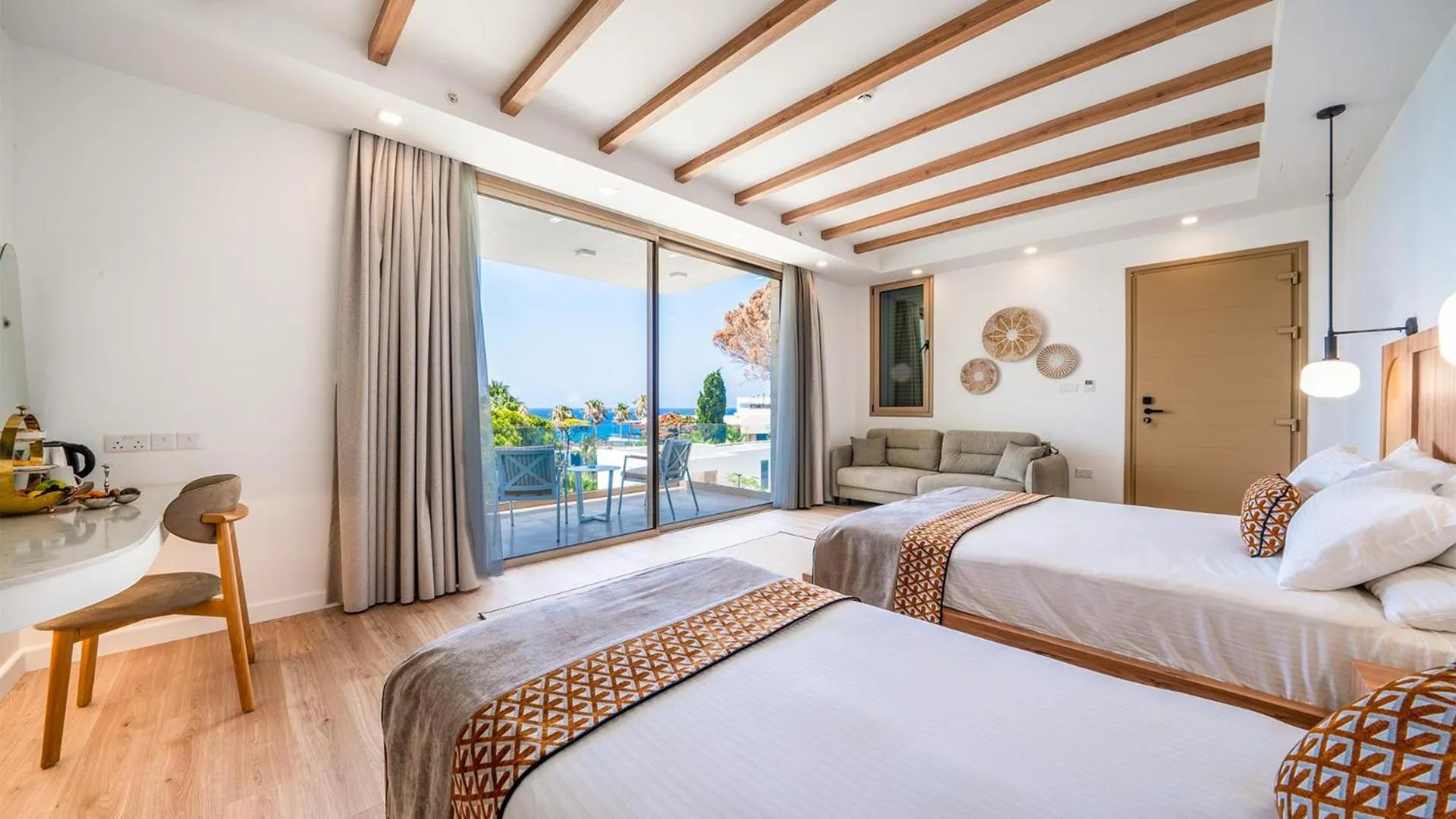 Photo of the whole room, Bed in Acapulco Resort Hotel