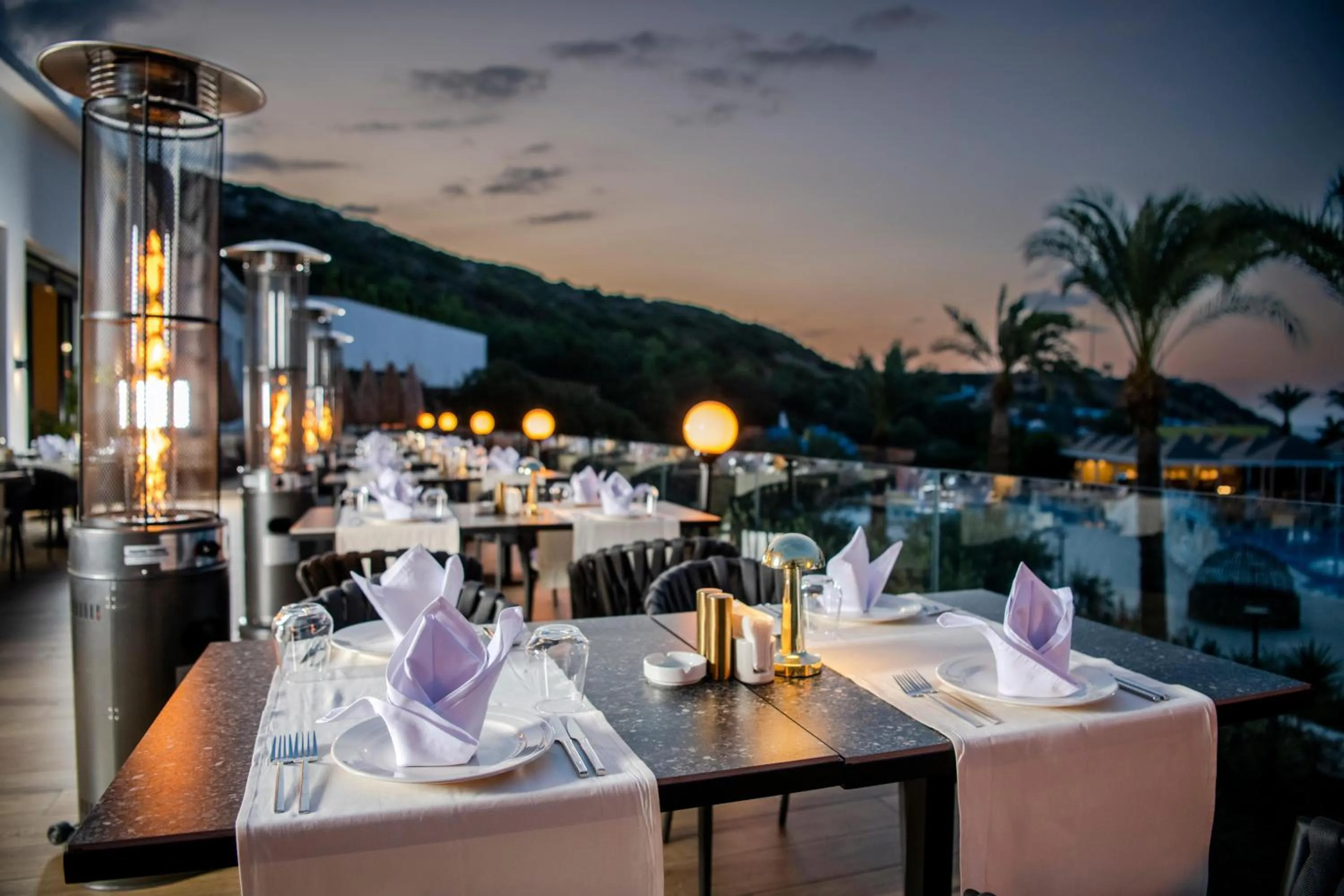 Restaurant/places to eat in Acapulco Resort Hotel