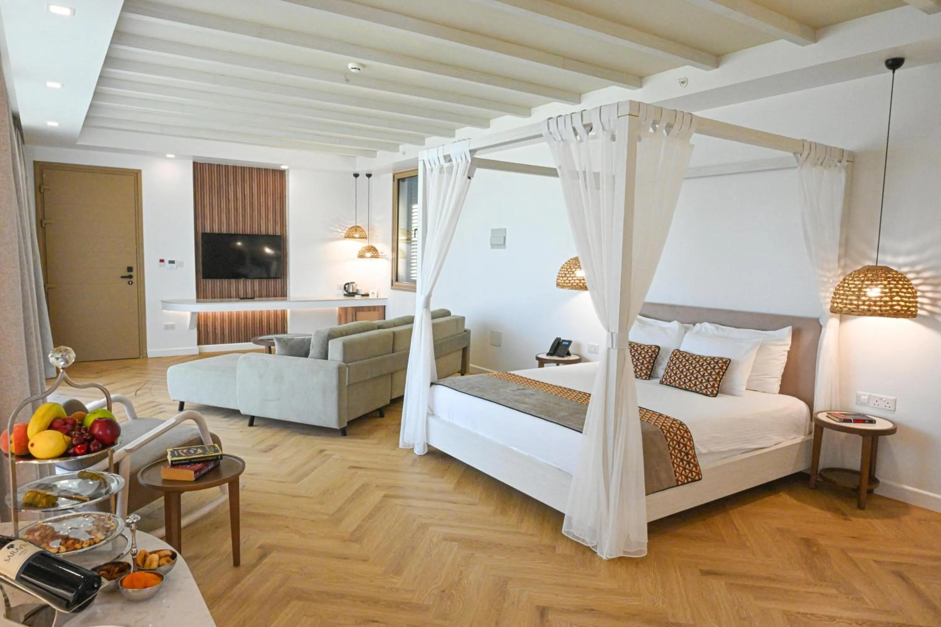 Photo of the whole room, Bed in Acapulco Resort Hotel