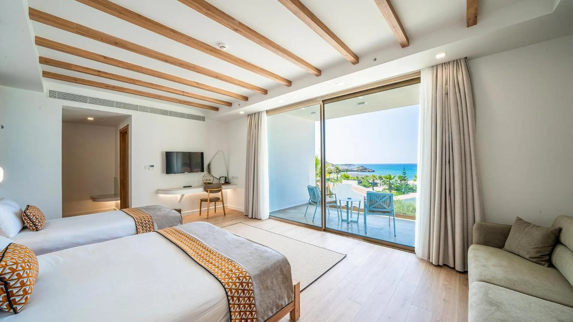 Photo of the whole room, Bed in Acapulco Resort Hotel