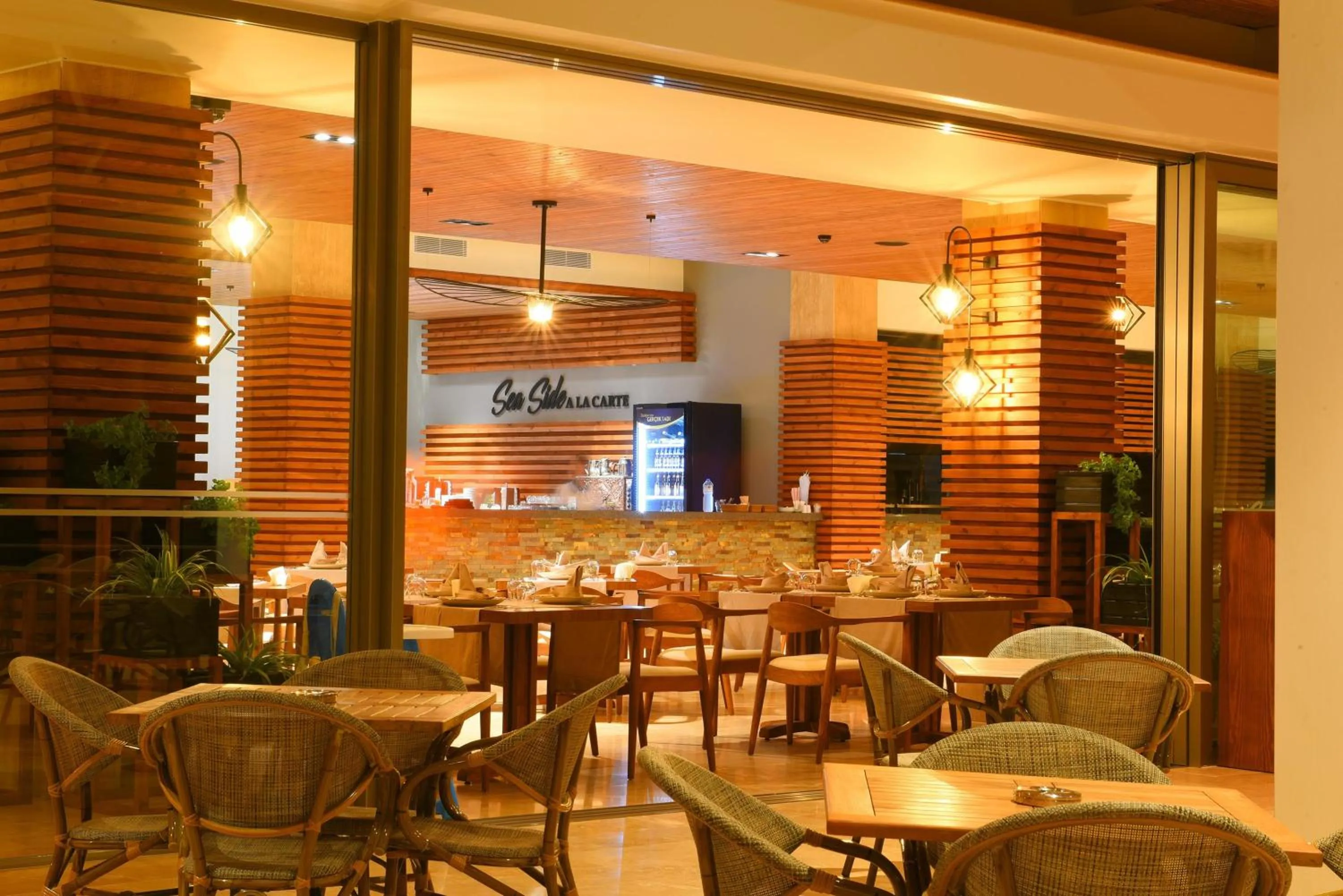 Restaurant/places to eat in Acapulco Resort Hotel