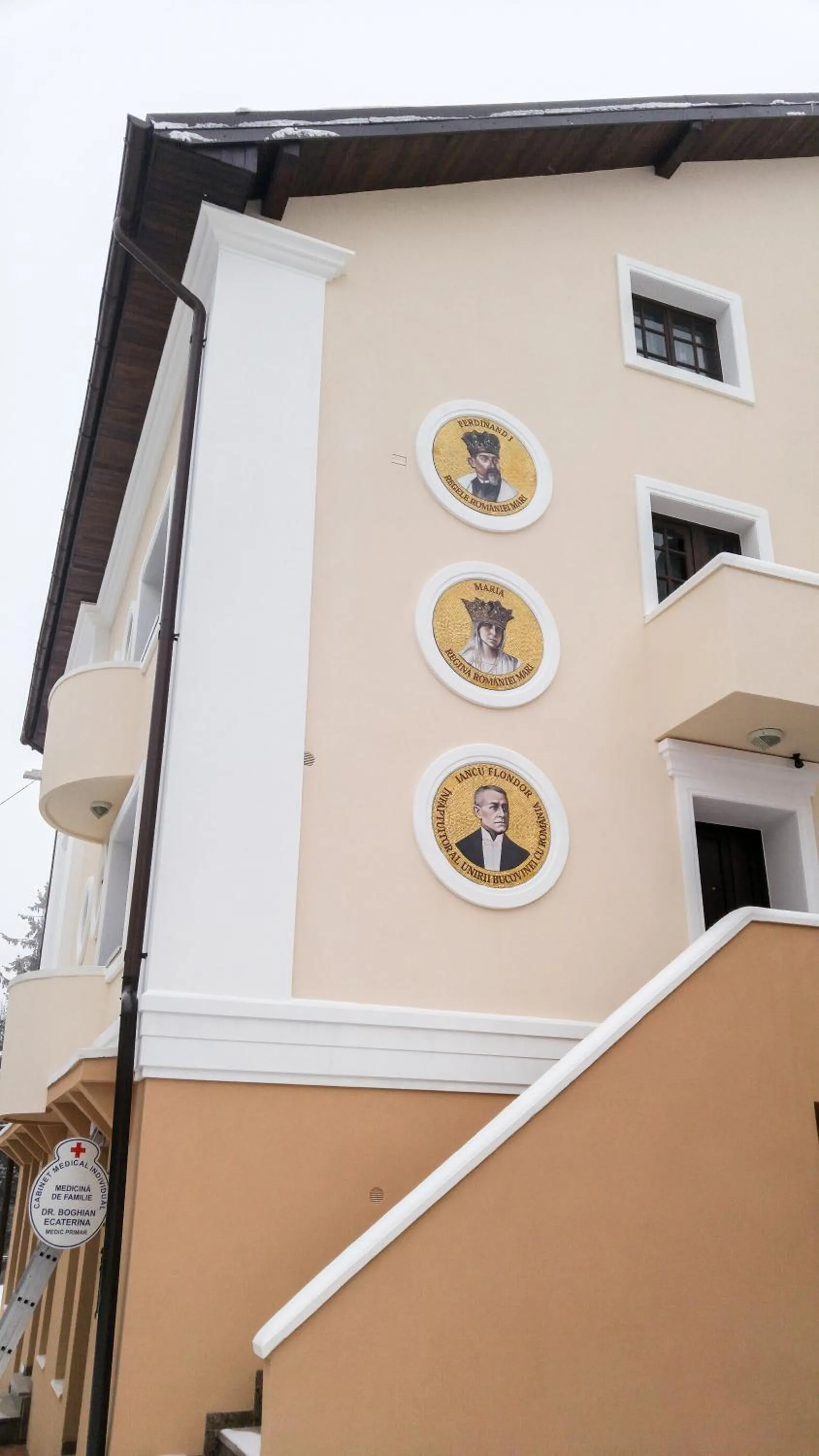 Property building in Villa Alice